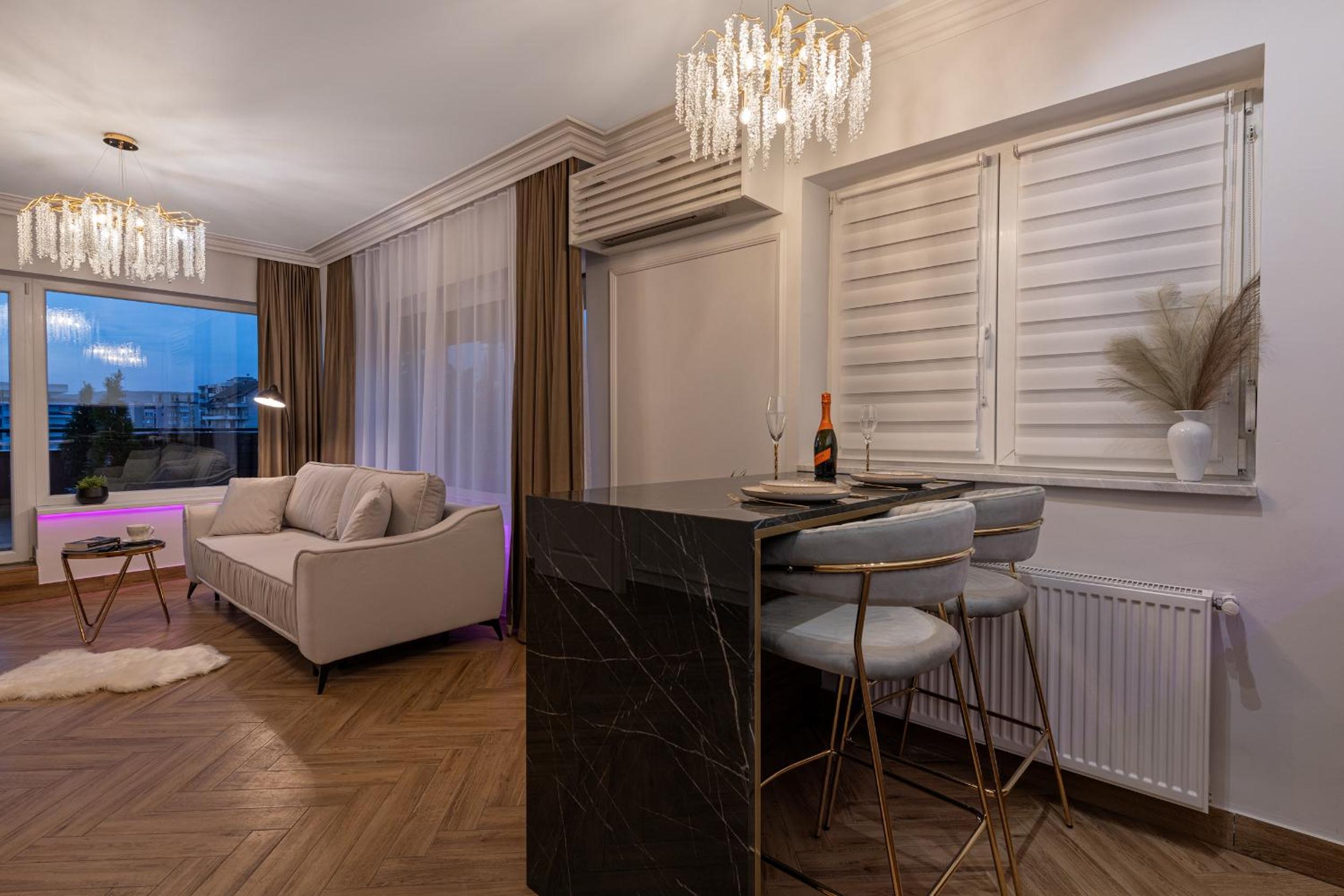 The Episode - Jacuzzi Penthouses