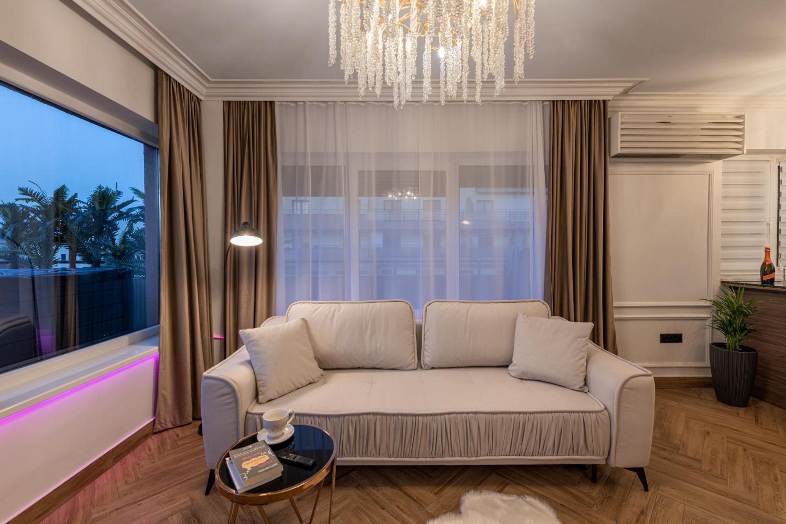 The Episode - Jacuzzi Penthouses