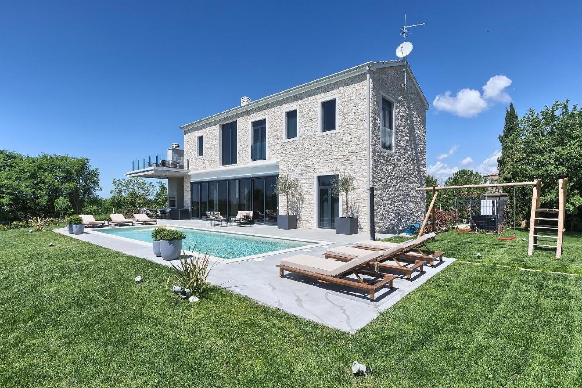 Ferienhaus mit Privatpool für 8 Personen ca 400 qm in Radetici, Istrien Binnenland von Istrien view 2