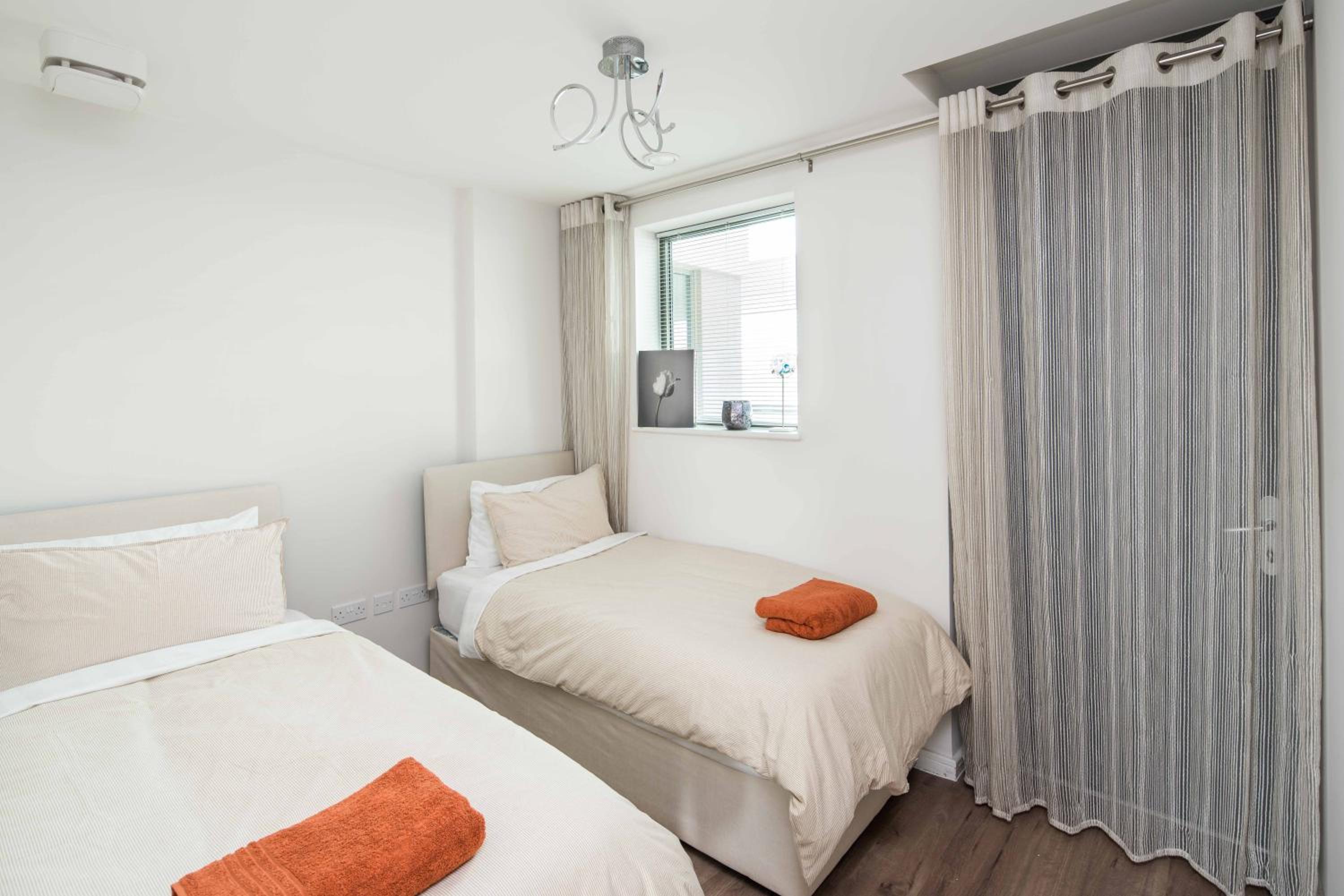 Canning town -2 bed Luxury Apartment