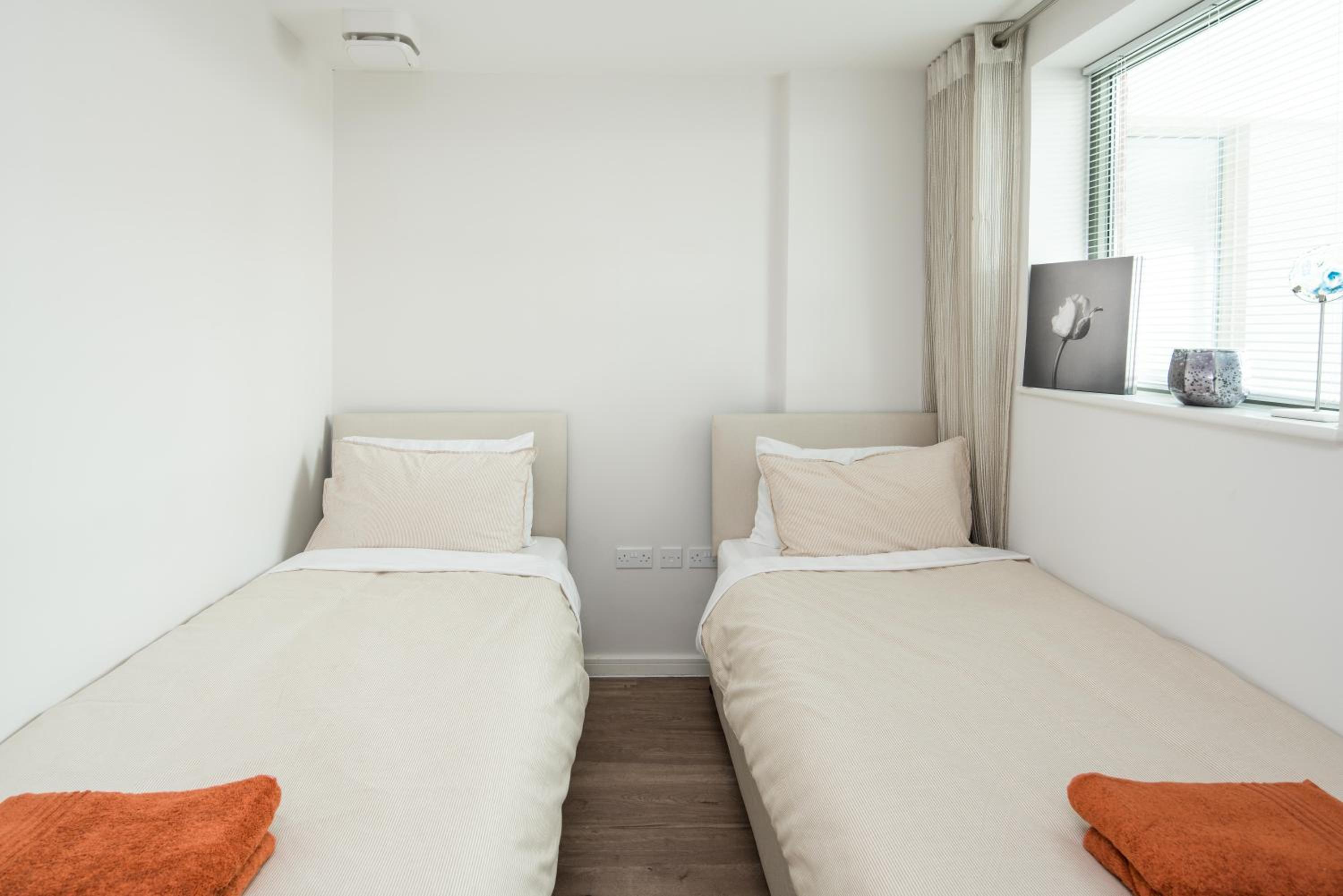 Canning town -2 bed Luxury Apartment