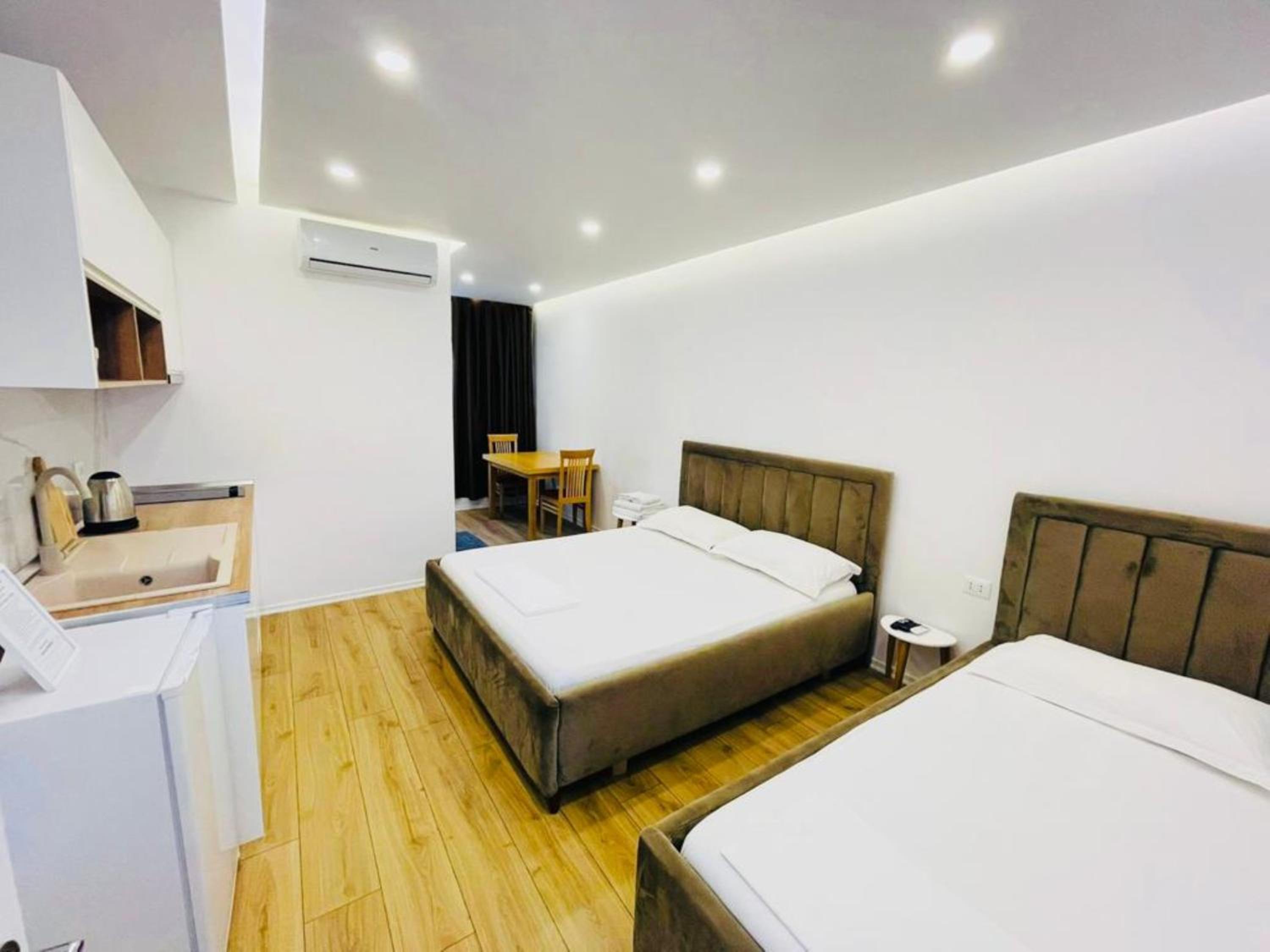 SELA RENT- City Rooms and Studio Apartments