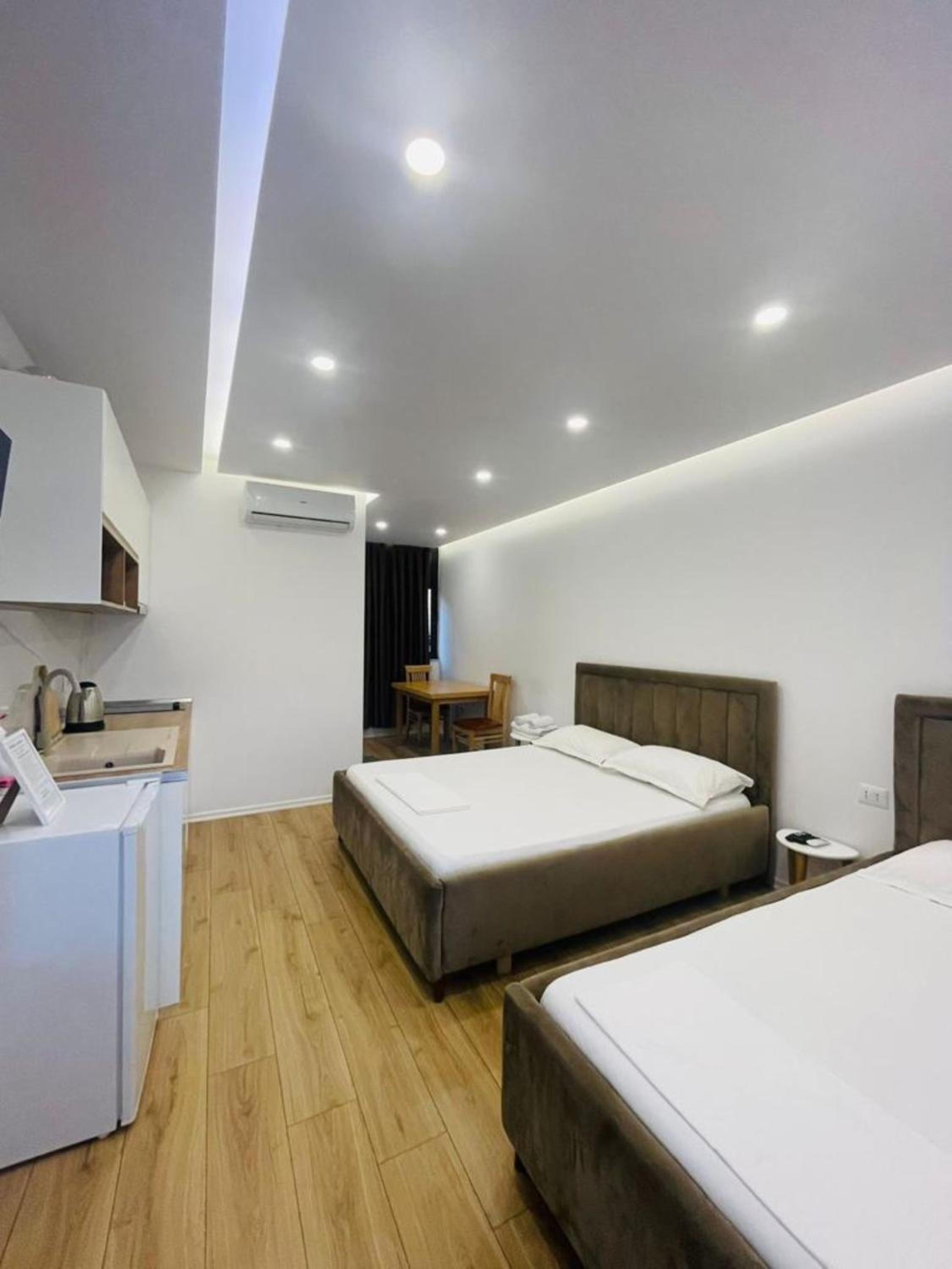 SELA RENT- City Rooms and Studio Apartments