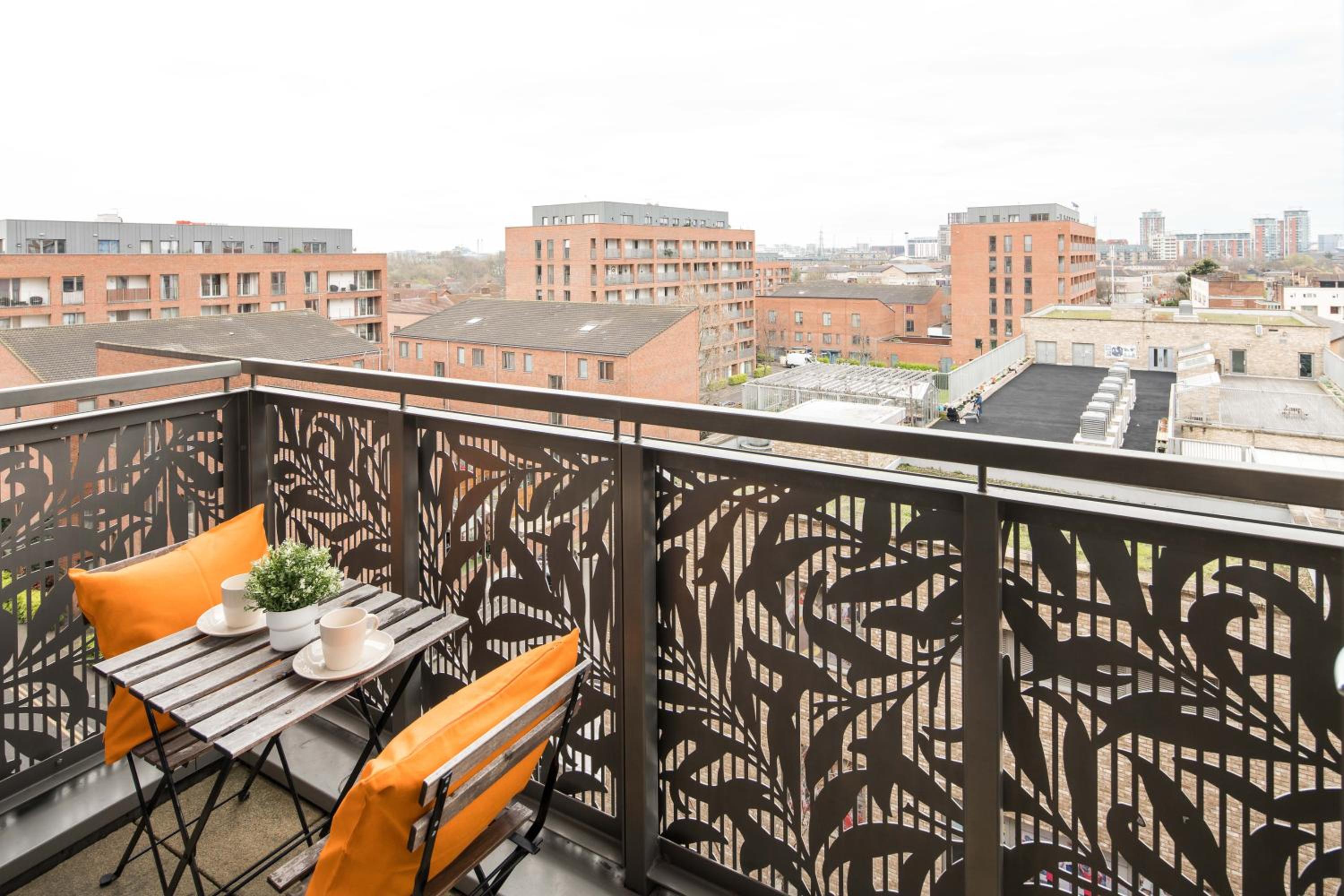 Canning town -2 bed Luxury Apartment