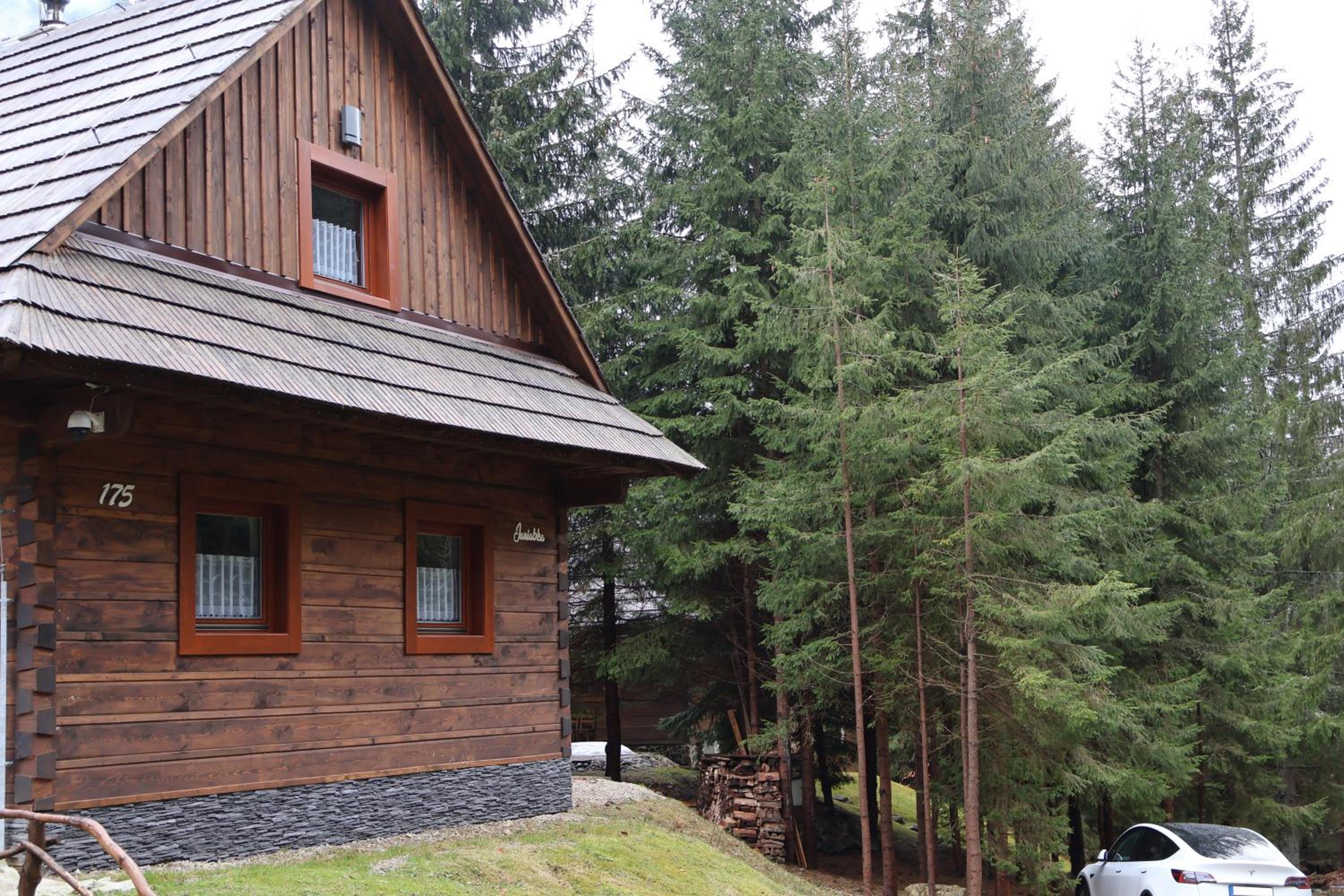 Jariabka Chalet - sun terace, fireplace, grill, space to play, green embrace of the forest in the Low Tatras