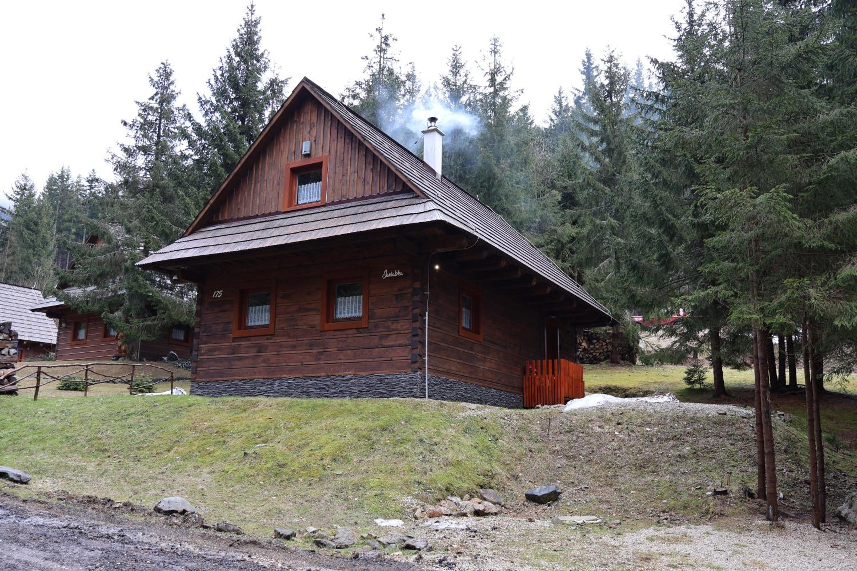 Jariabka Chalet - sun terace, fireplace, grill, space to play, green embrace of the forest in the Low Tatras