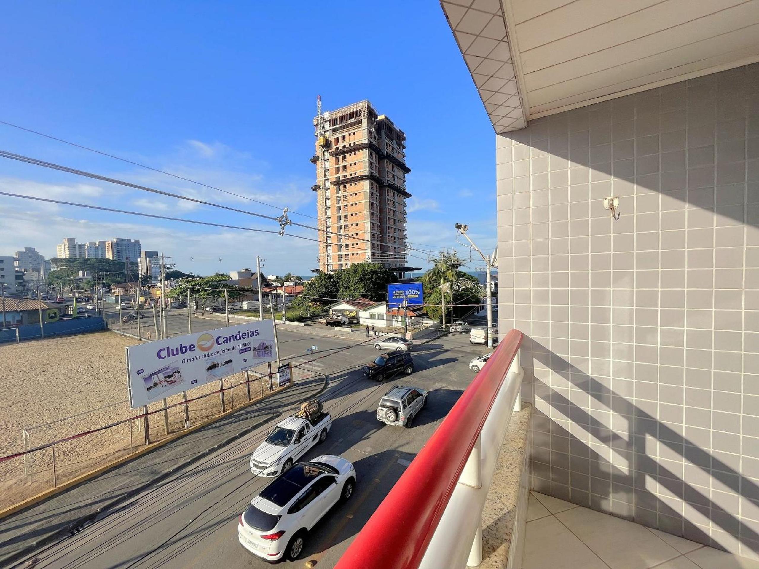 50m da praia do Itacolomi - Edificio Manuela