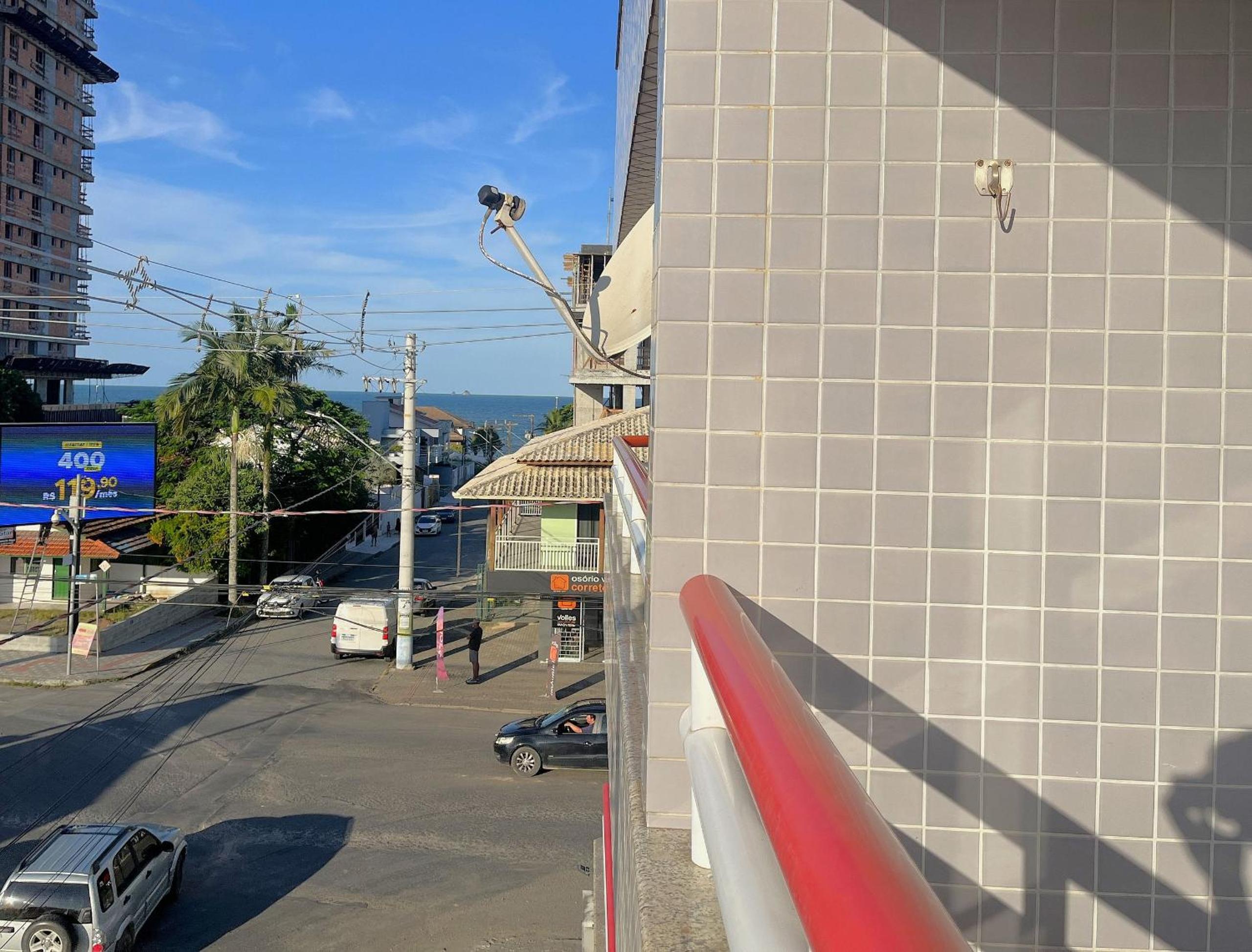 50m da praia do Itacolomi - Edificio Manuela