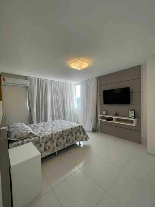 Casa com vista espetacular e piscina em Angra