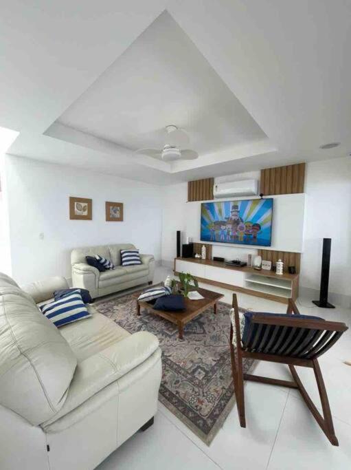 Casa com vista espetacular e piscina em Angra