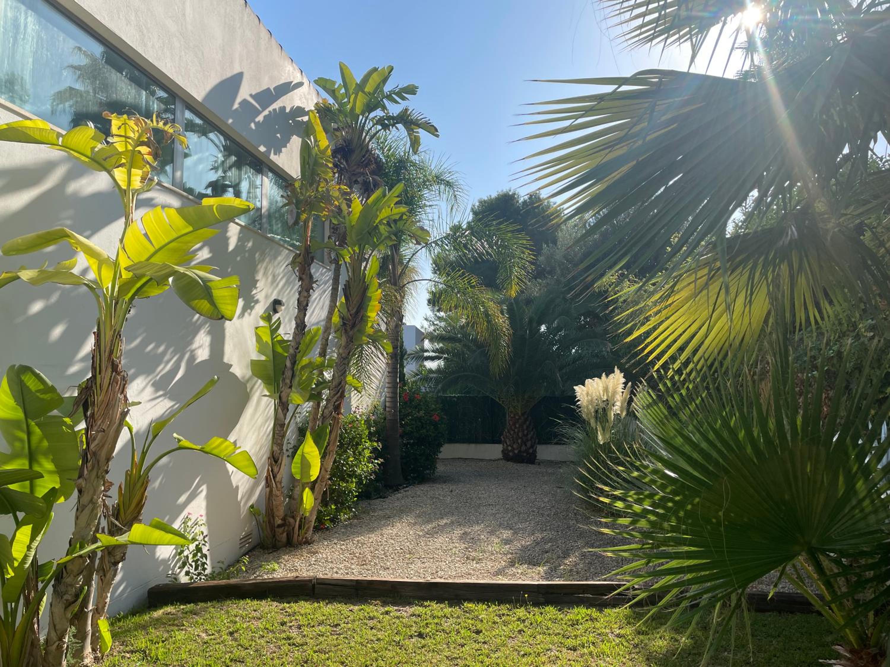 Moderne u. großzügige Villa, Panoramablick und Privatpool, ideal für 2 Familien view 4