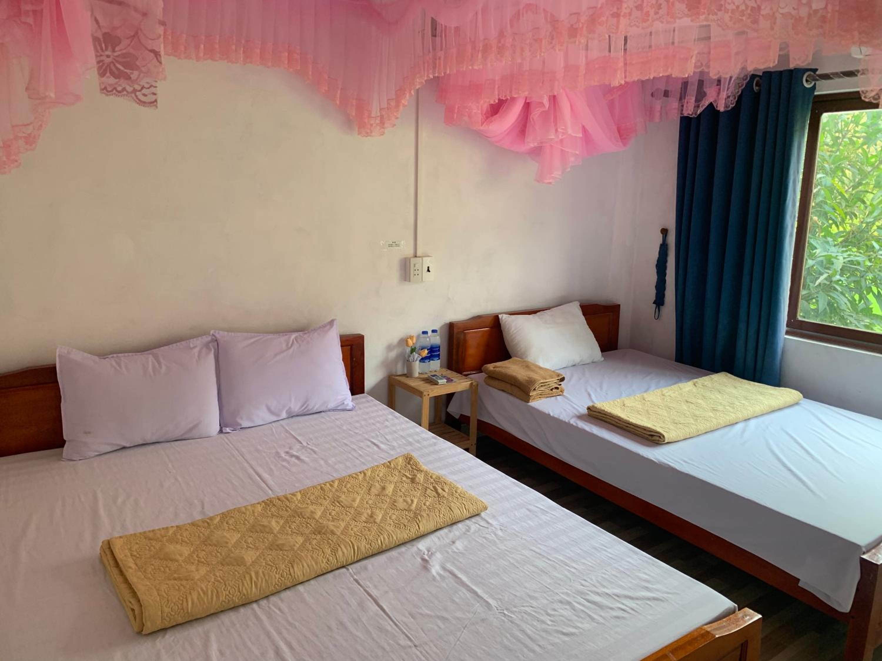 Dat Diem homestay-wooden floor house view 5