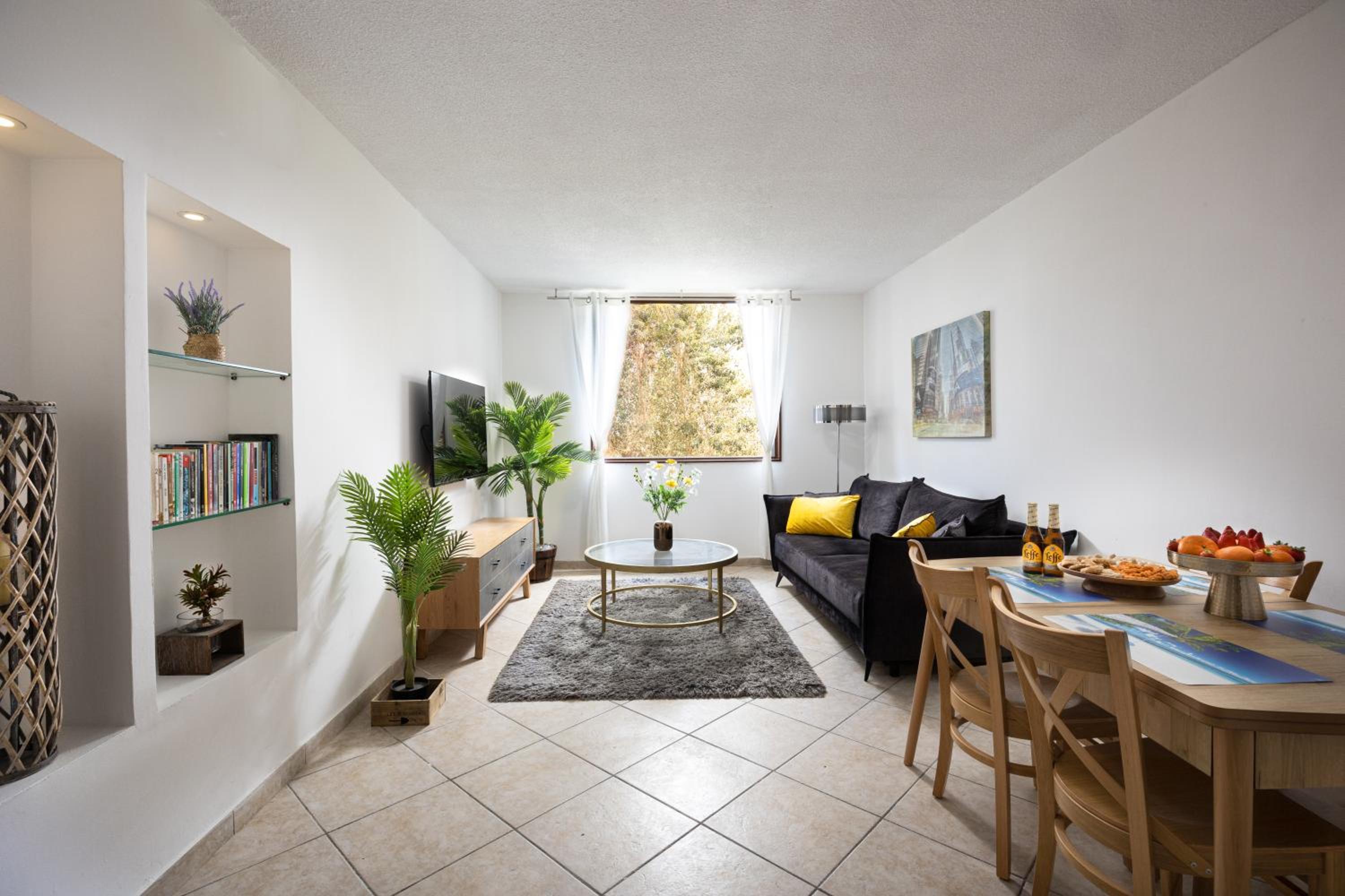Ella sun Apartment Tamara