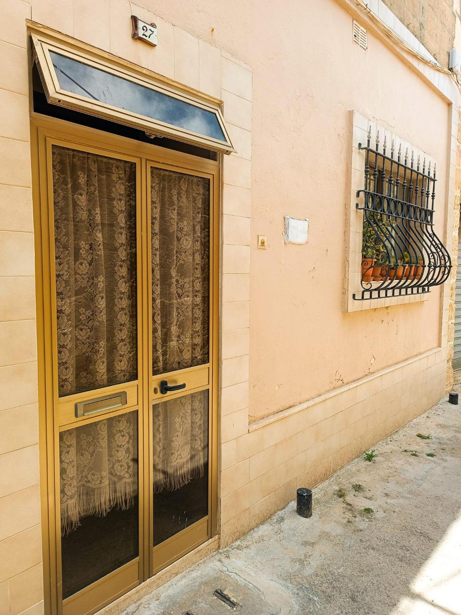 Cute Townhouse in Maltese Village Close To St Peters Pool