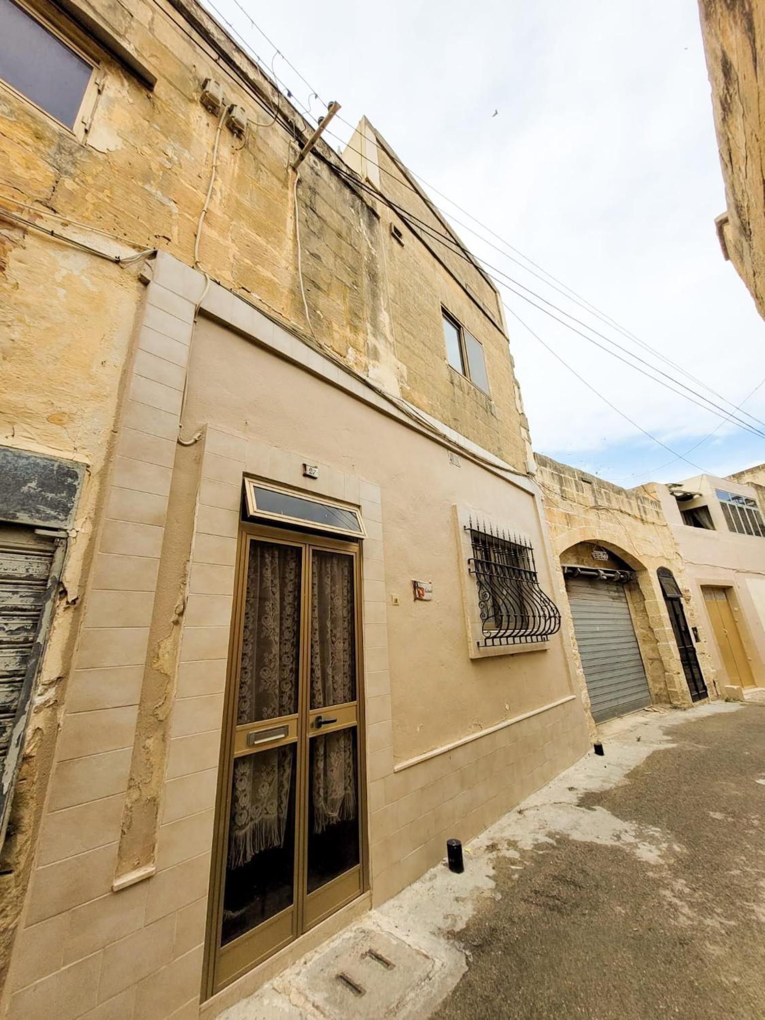 Cute Townhouse in Maltese Village Close To St Peters Pool