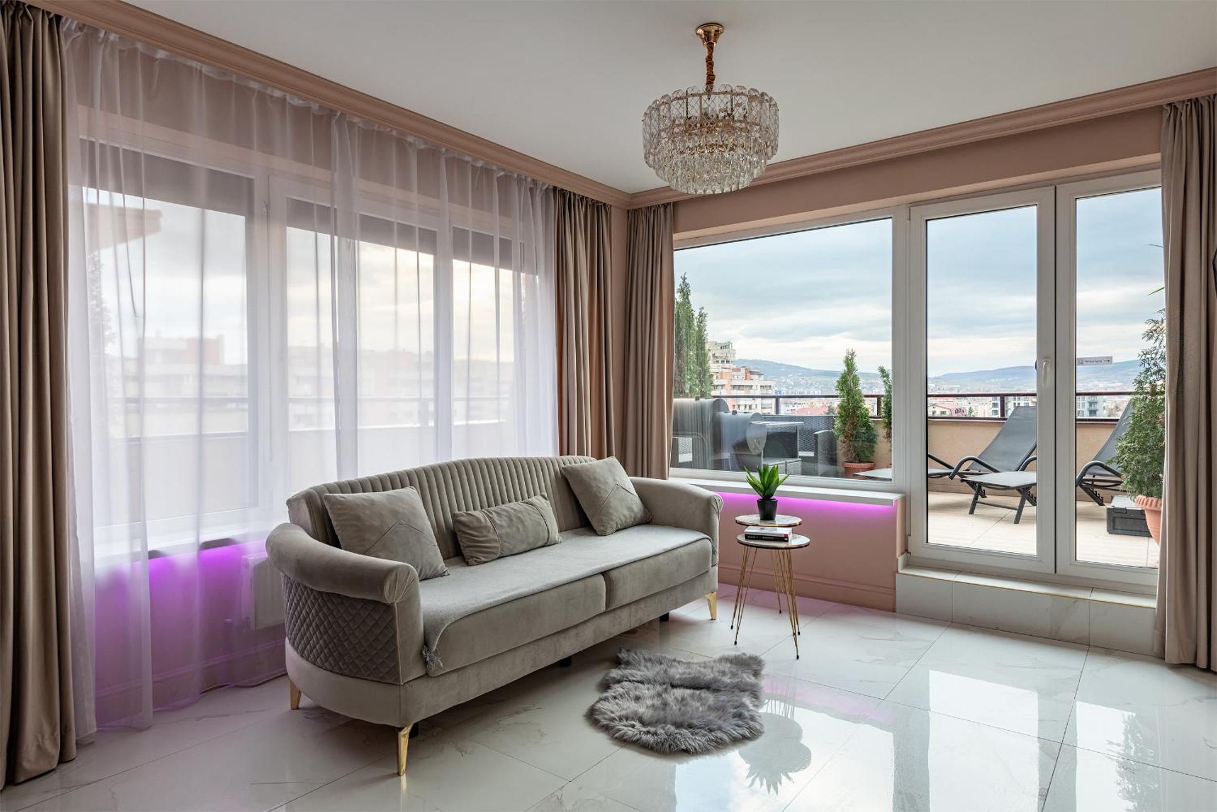 The Episode - Jacuzzi Penthouses