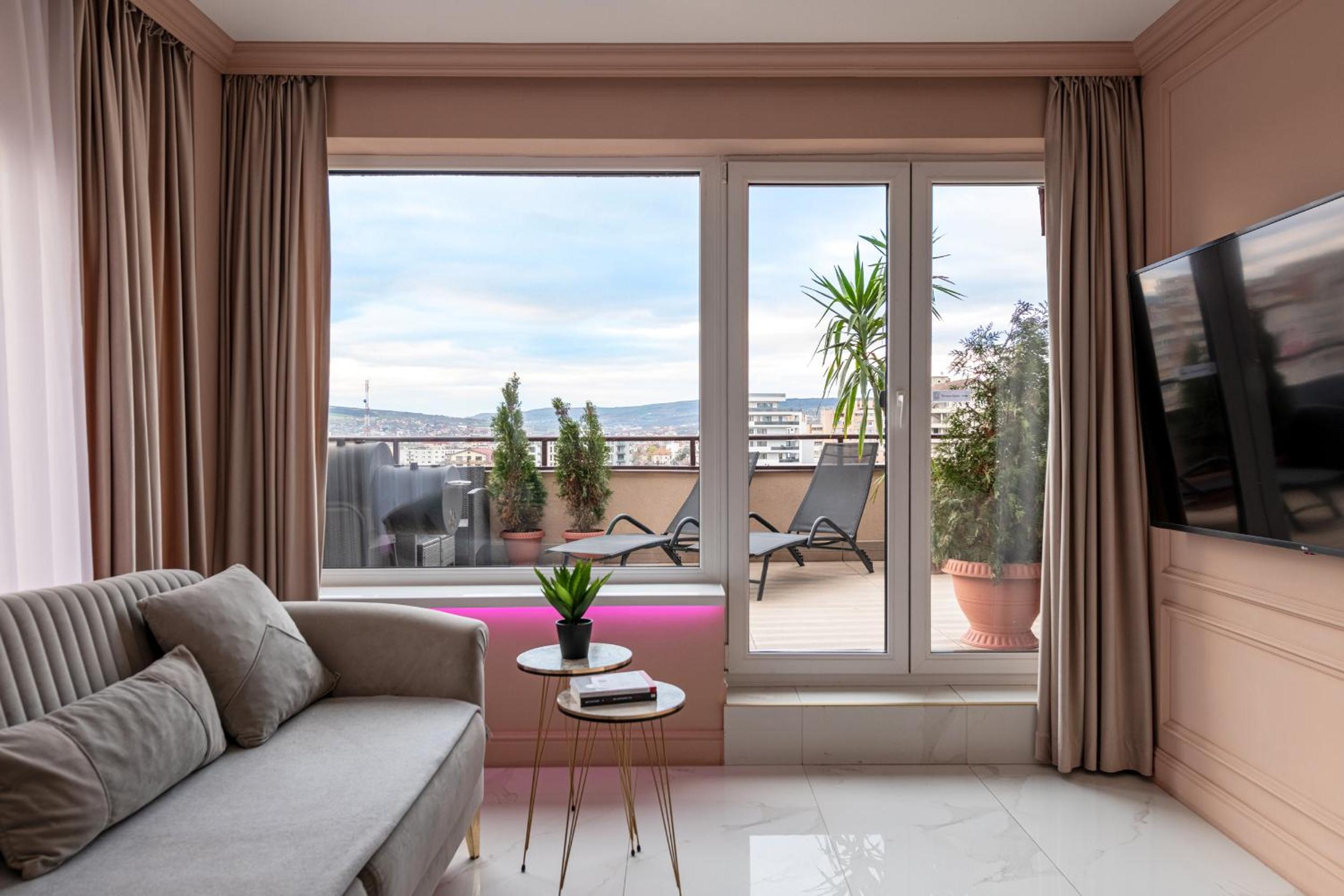 The Episode - Jacuzzi Penthouses