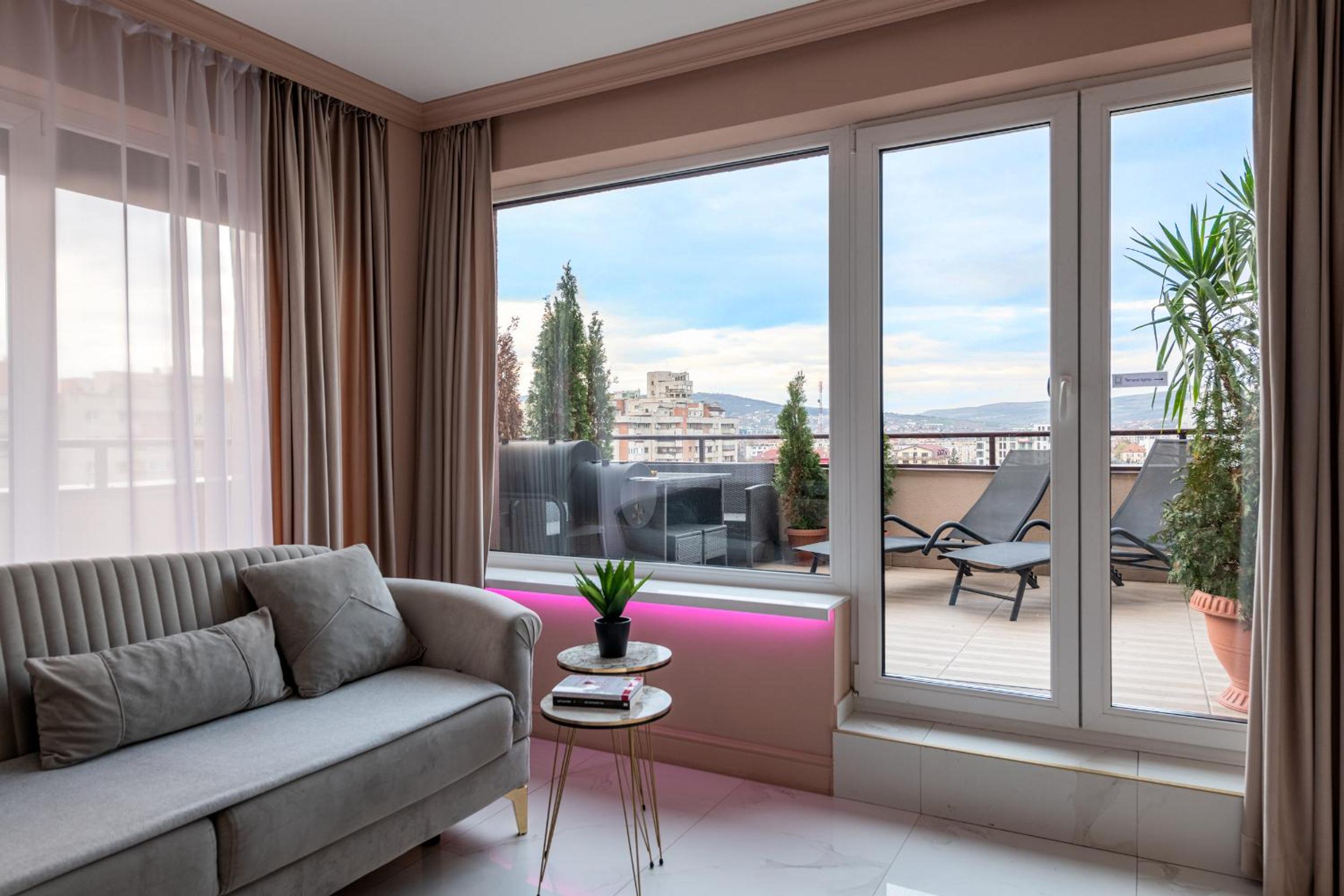 The Episode - Jacuzzi Penthouses