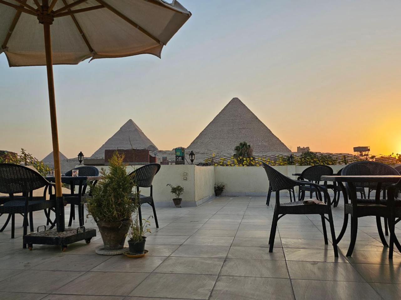 New king hur pyramids
