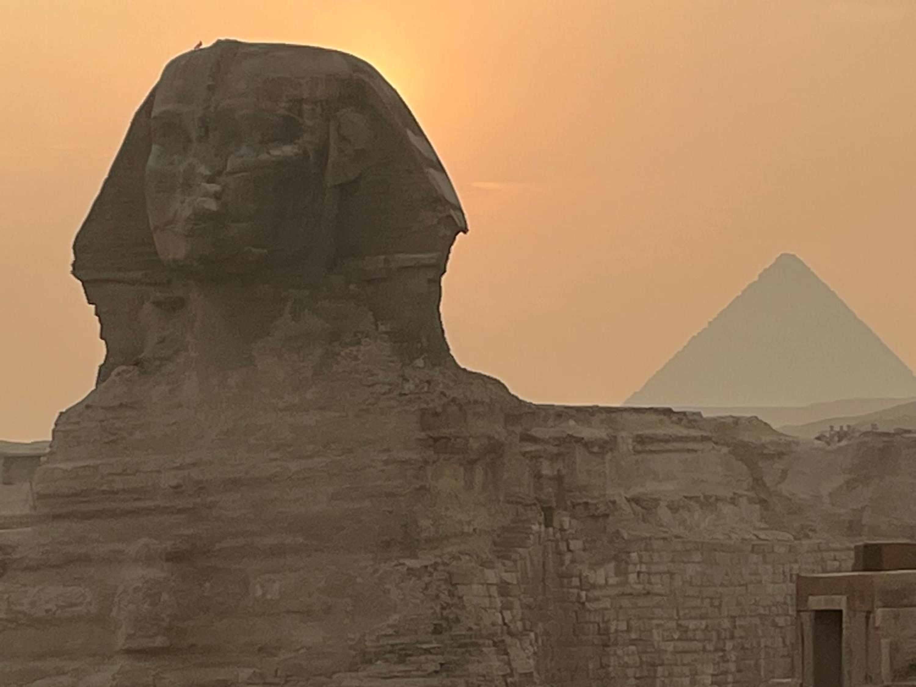 New king hur pyramids