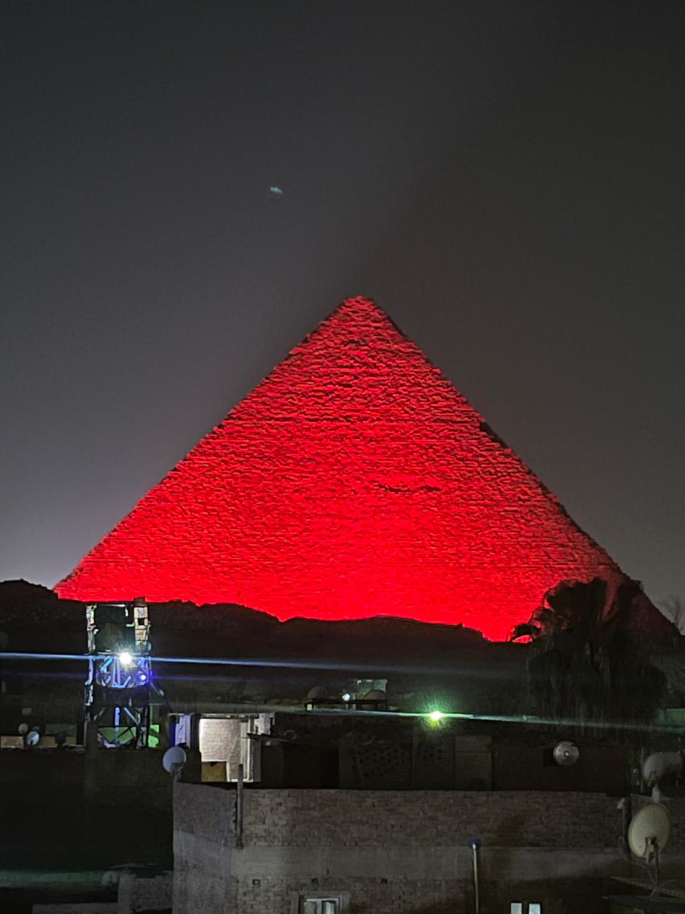 New king hur pyramids