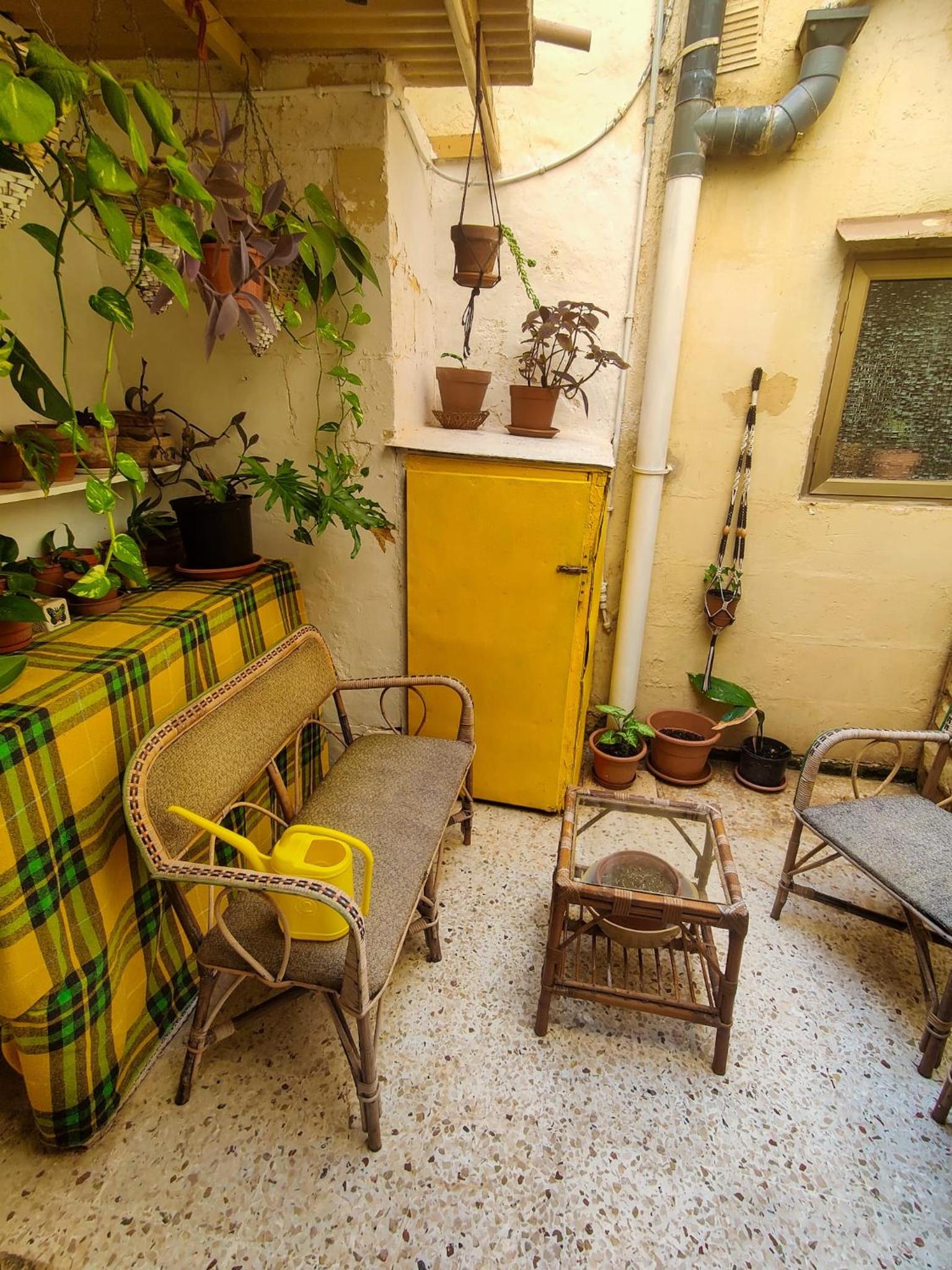 Cute Townhouse in Maltese Village Close To St Peters Pool
