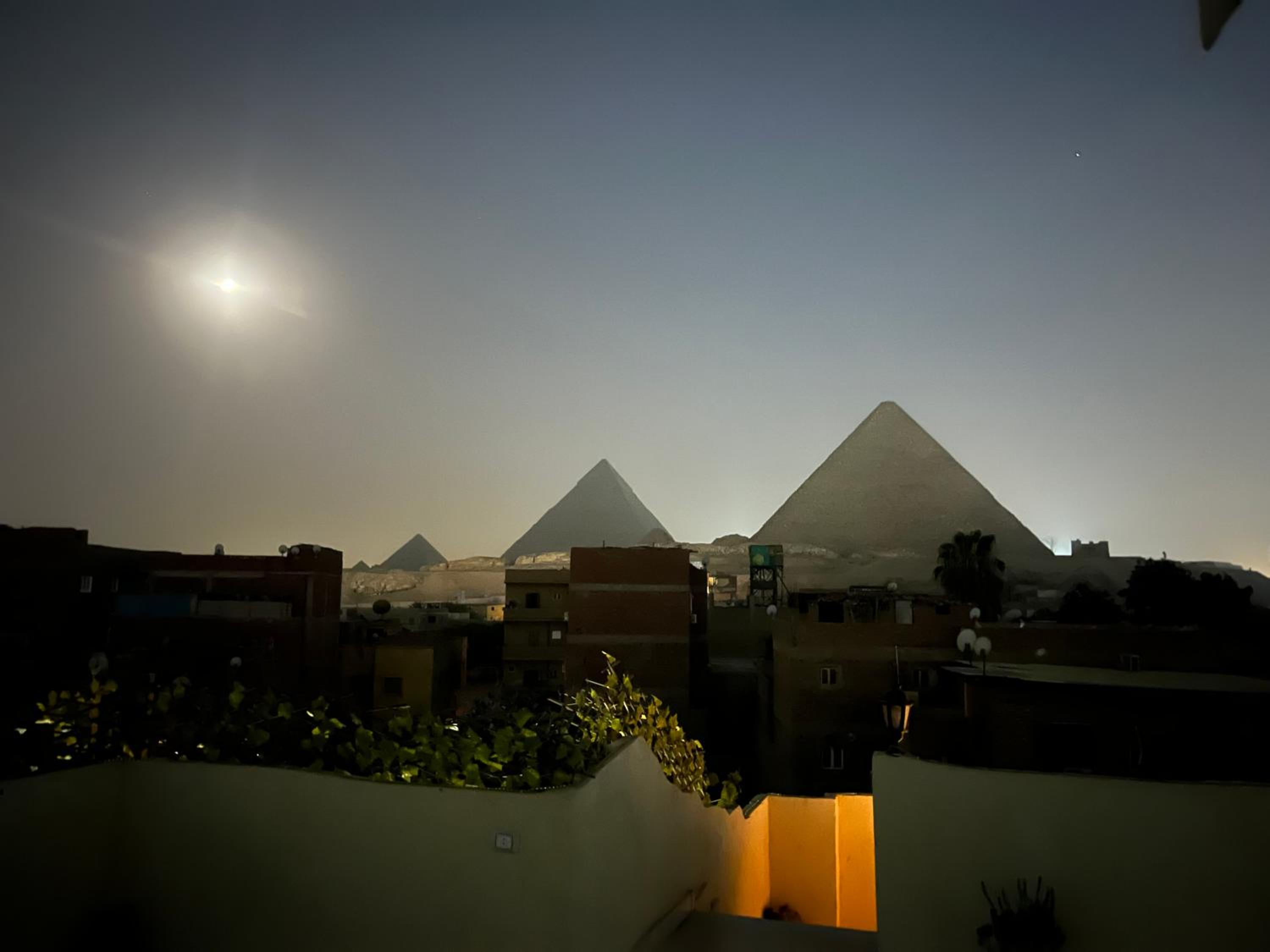 New king hur pyramids