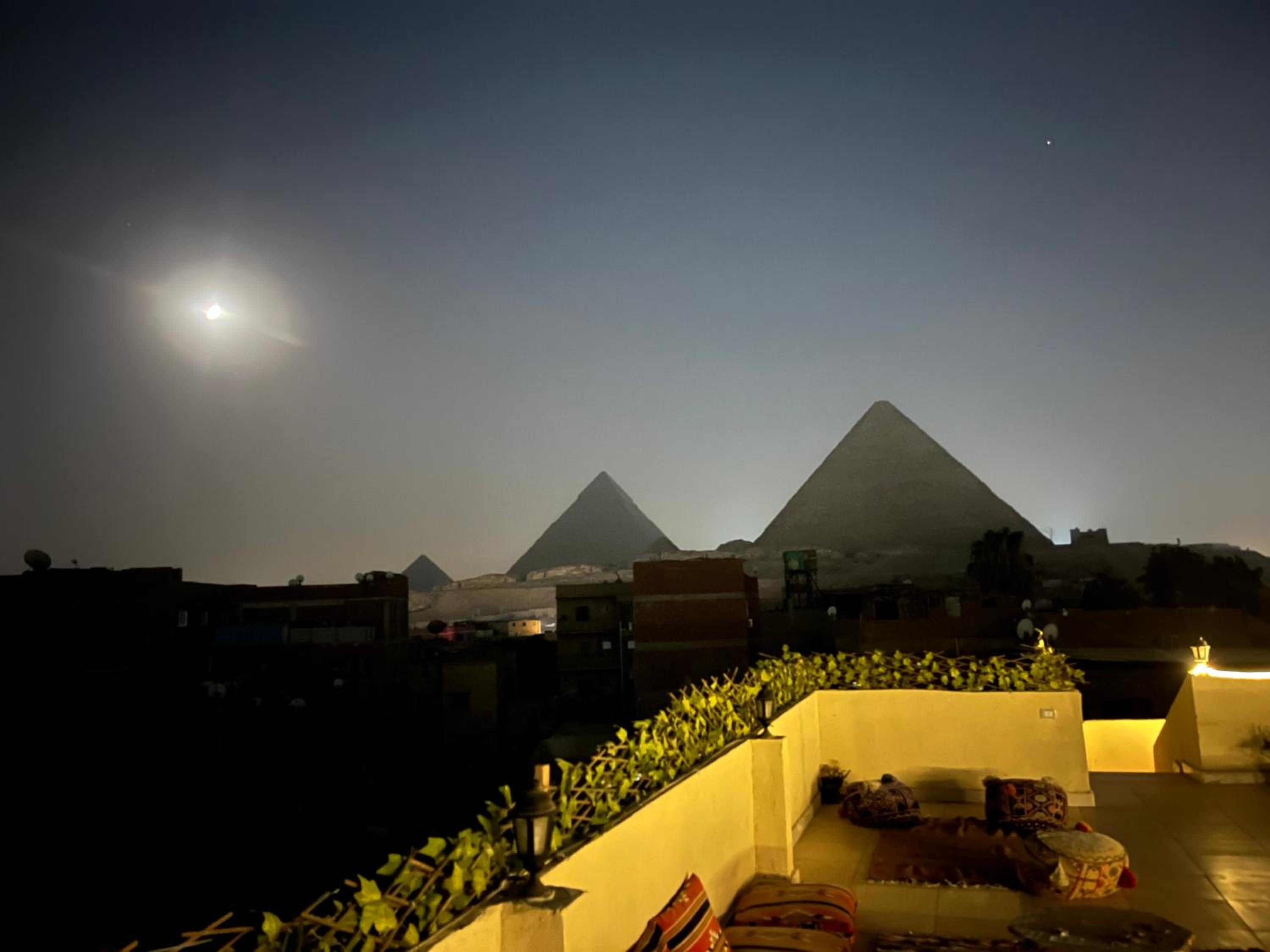 New king hur pyramids