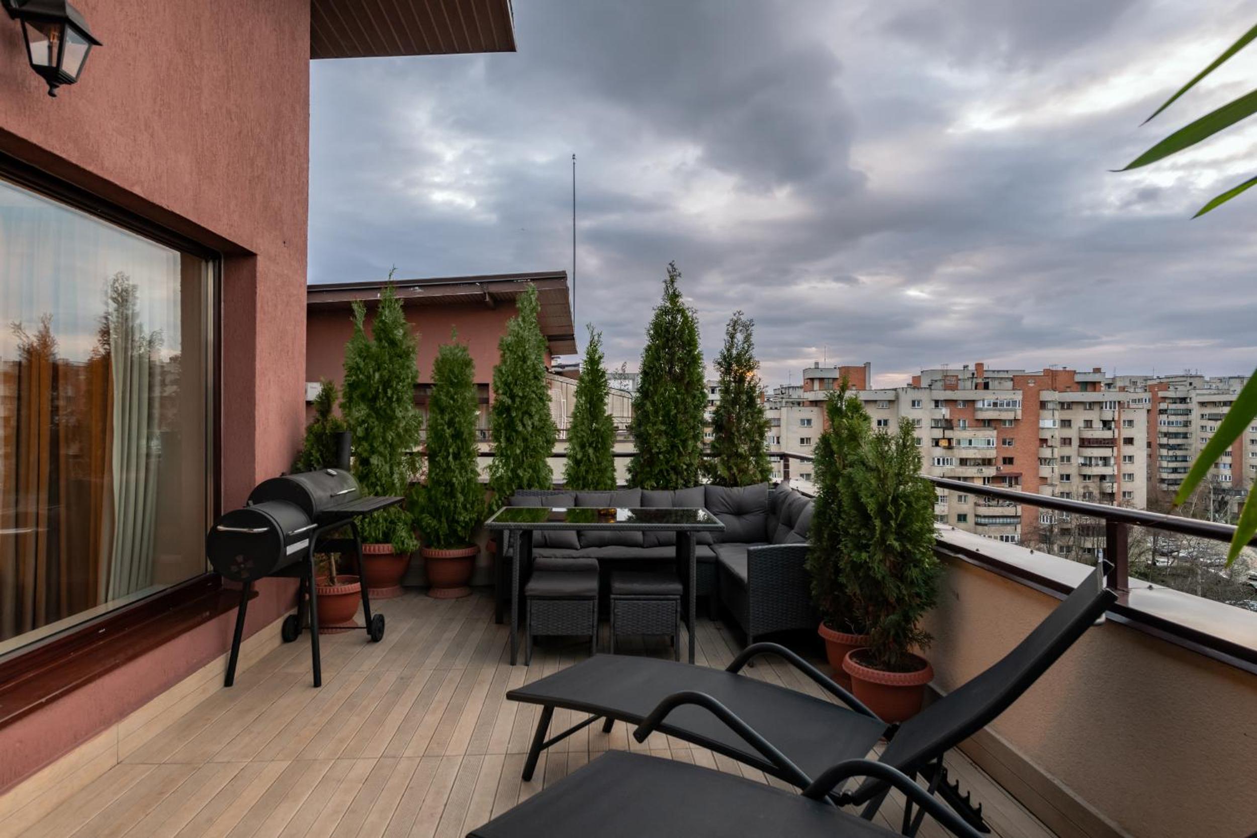 The Episode - Jacuzzi Penthouses