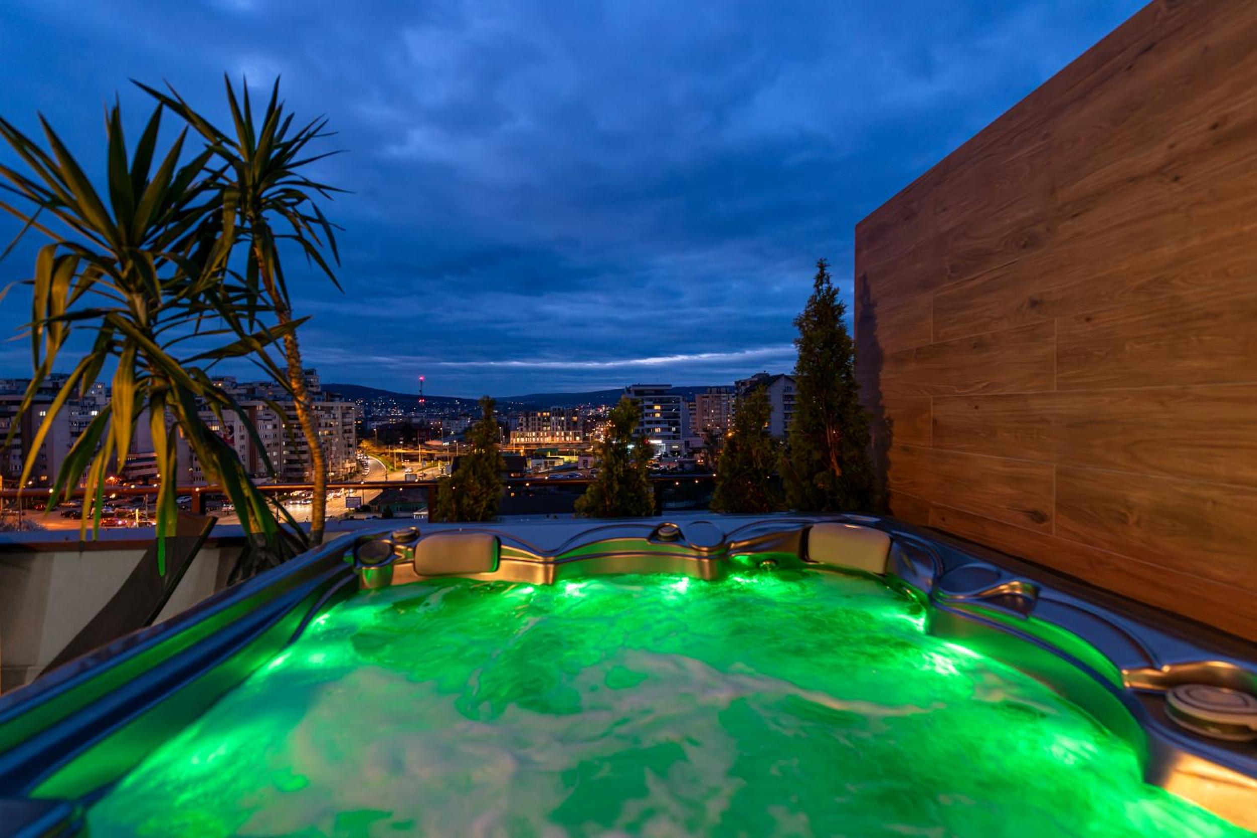 The Episode - Jacuzzi Penthouses