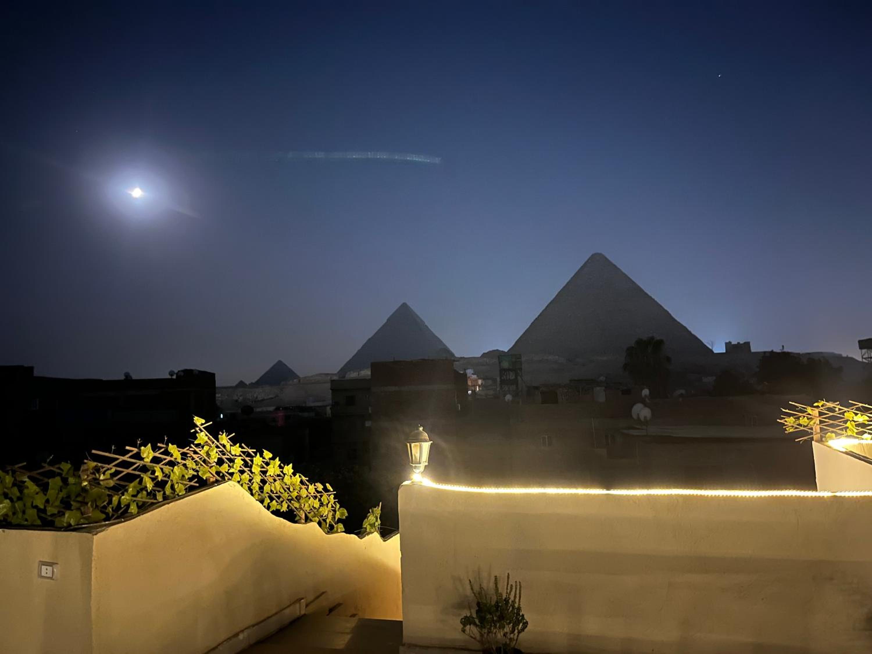 New king hur pyramids