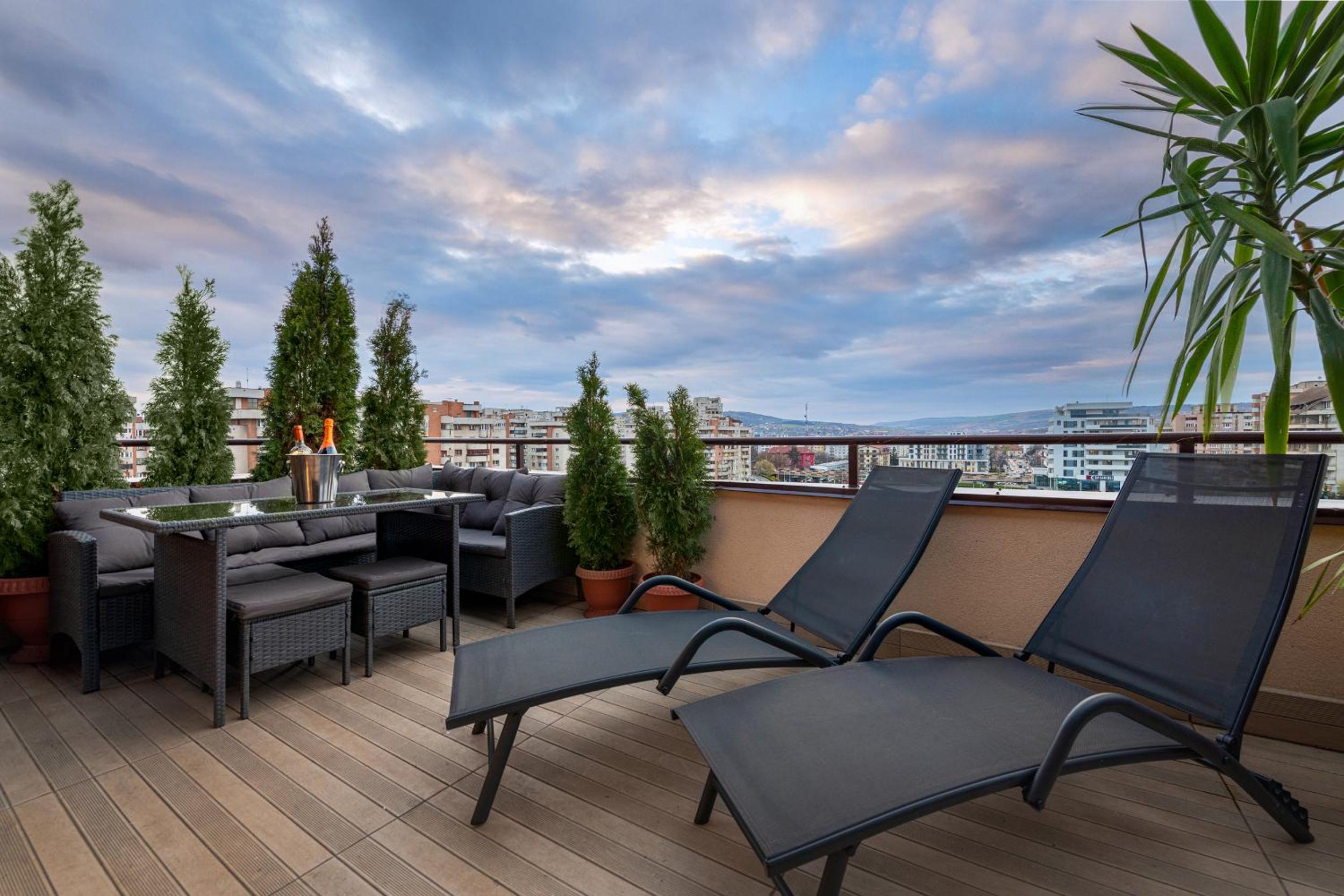 The Episode - Jacuzzi Penthouses