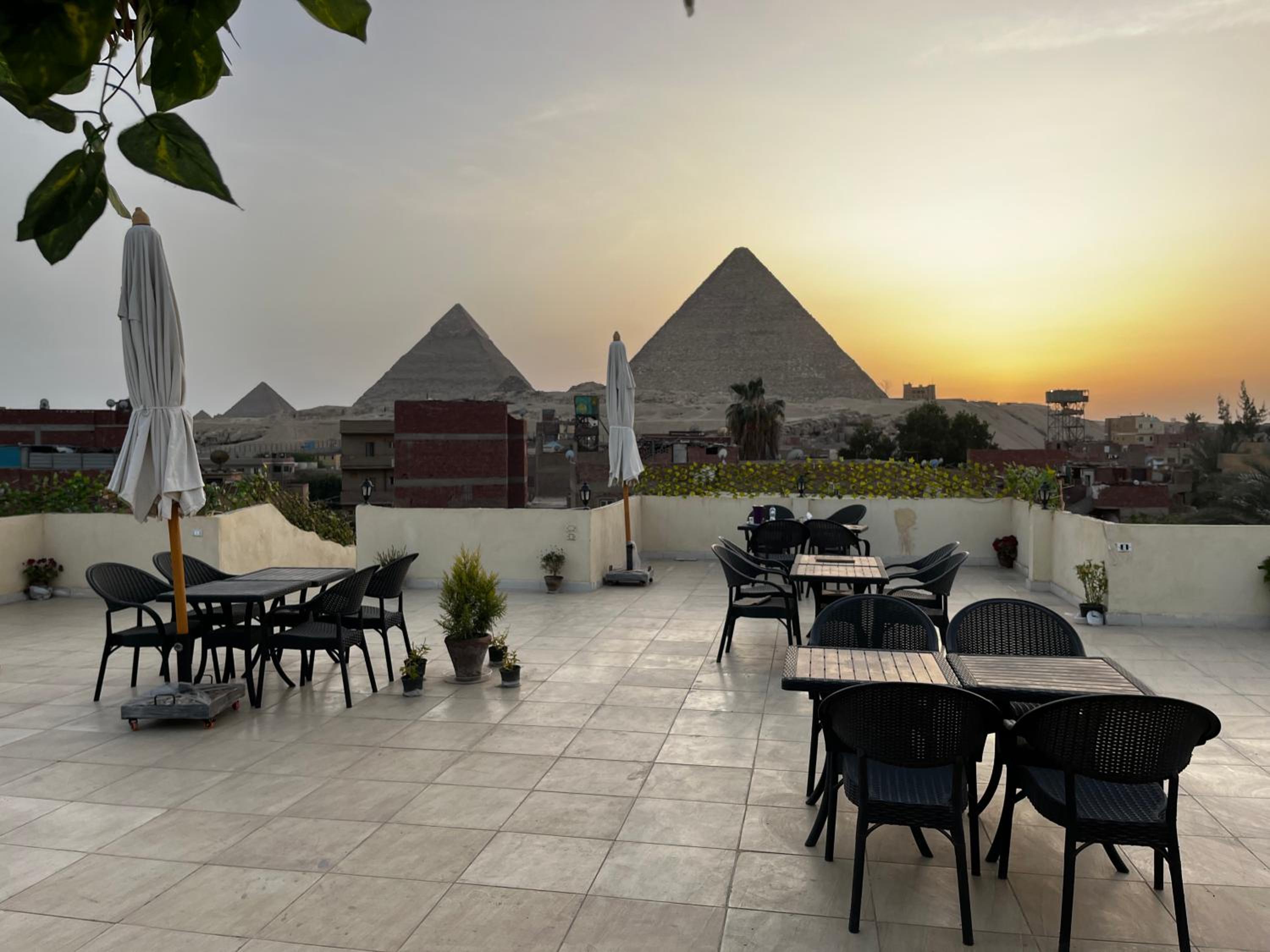 New king hur pyramids