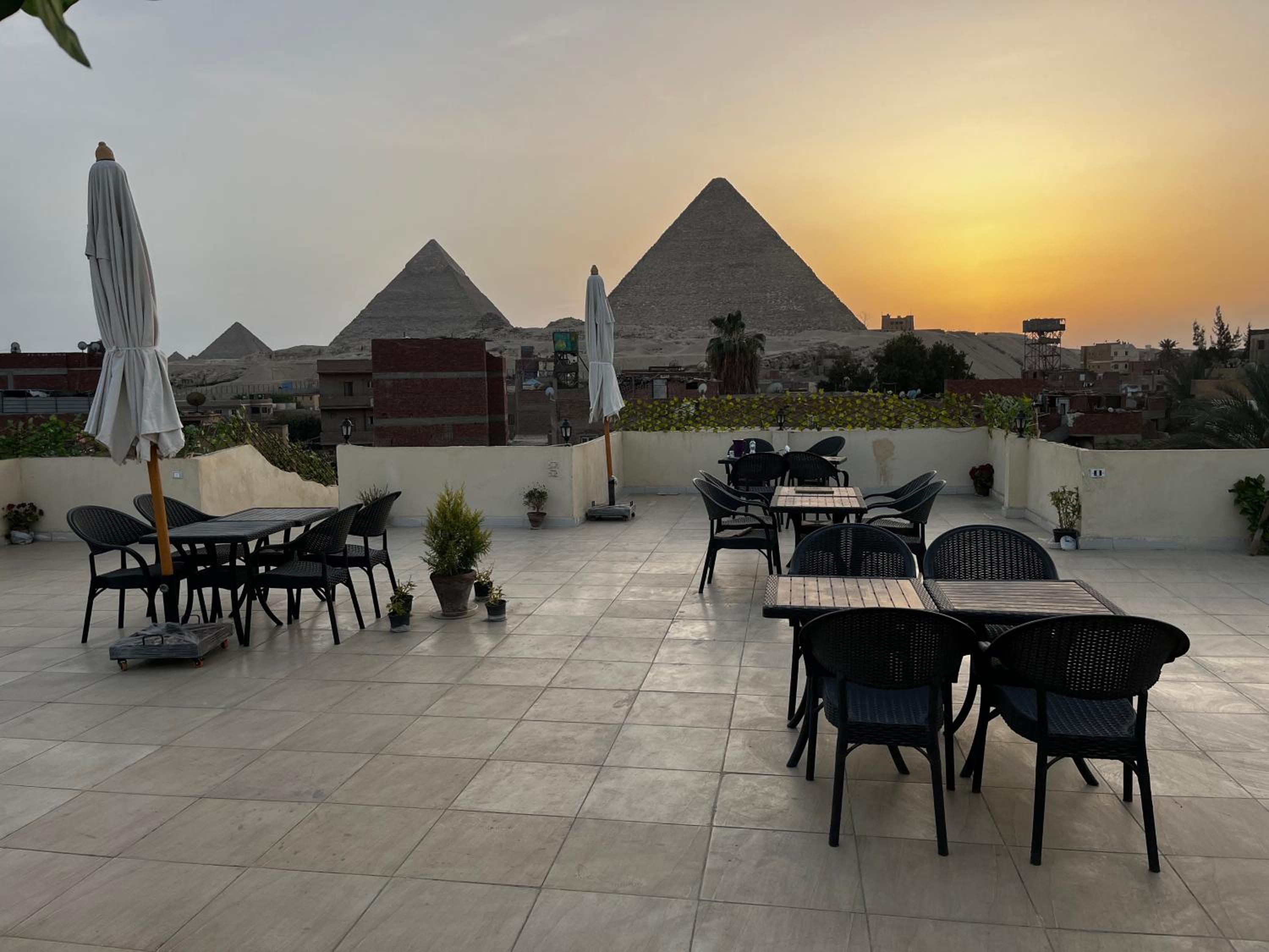 New king hur pyramids
