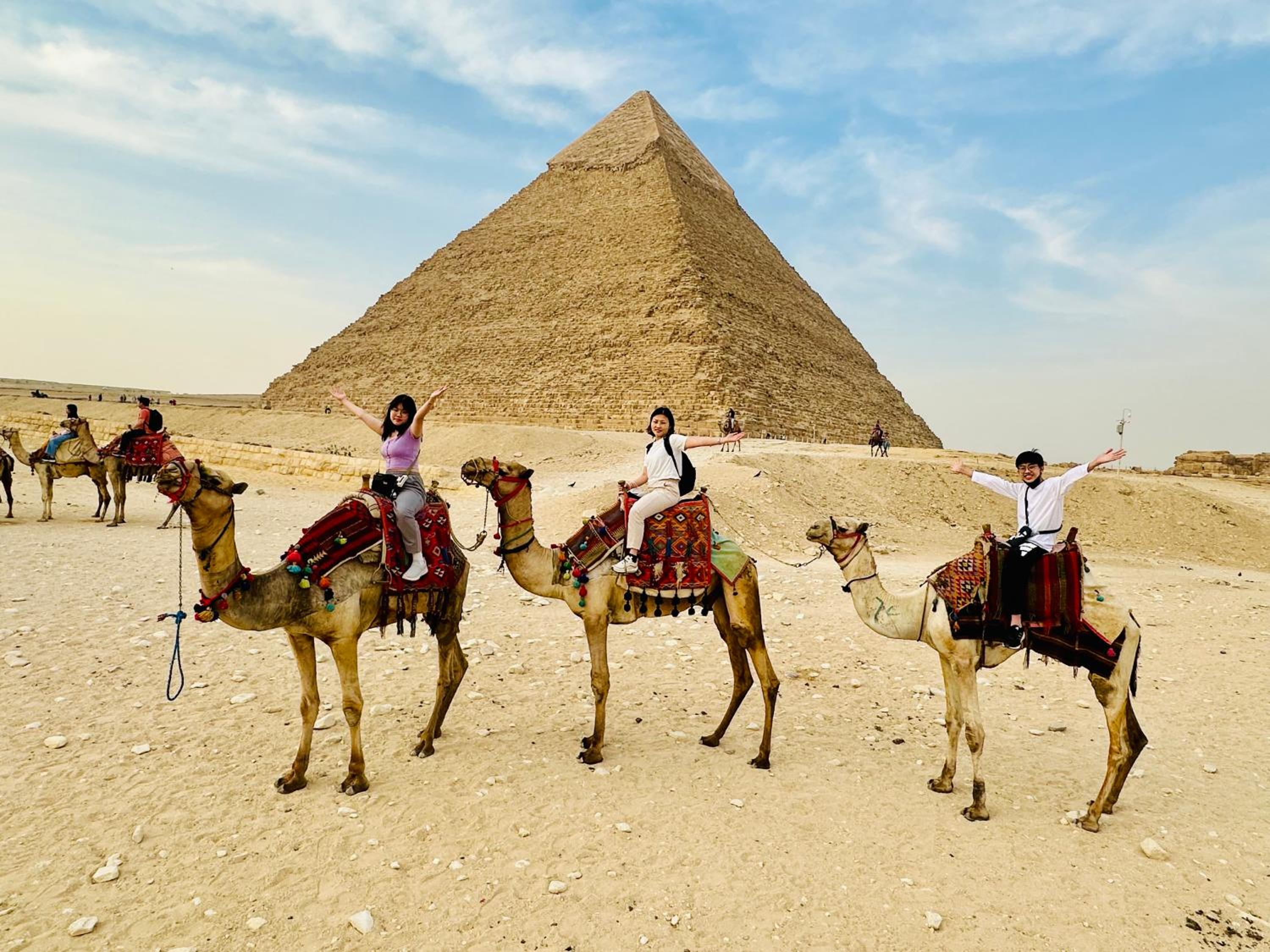 New king hur pyramids