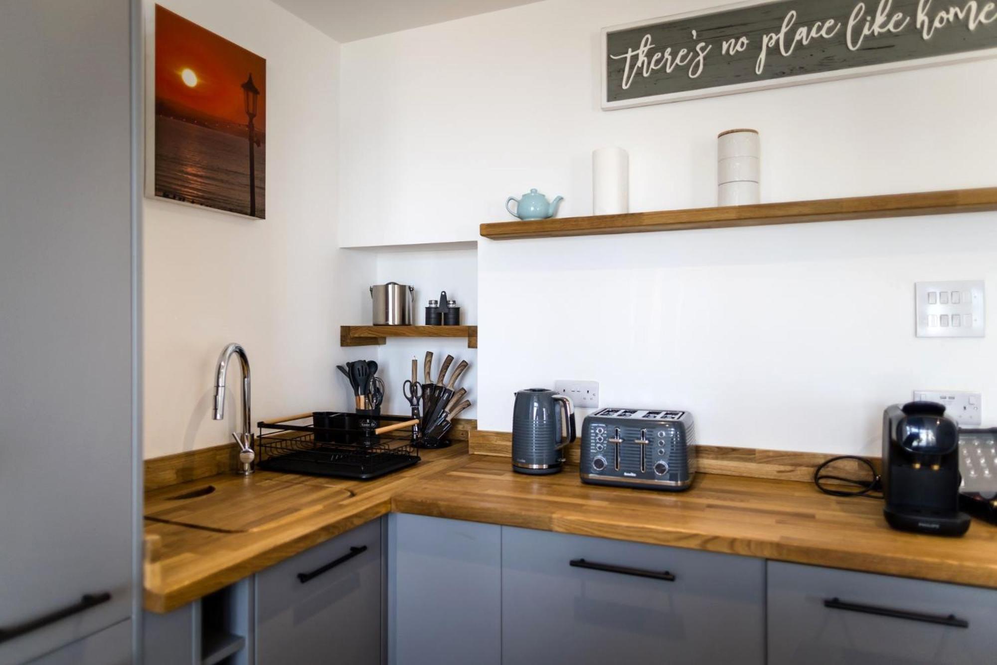Pier View - stylish flat with sea views view 2