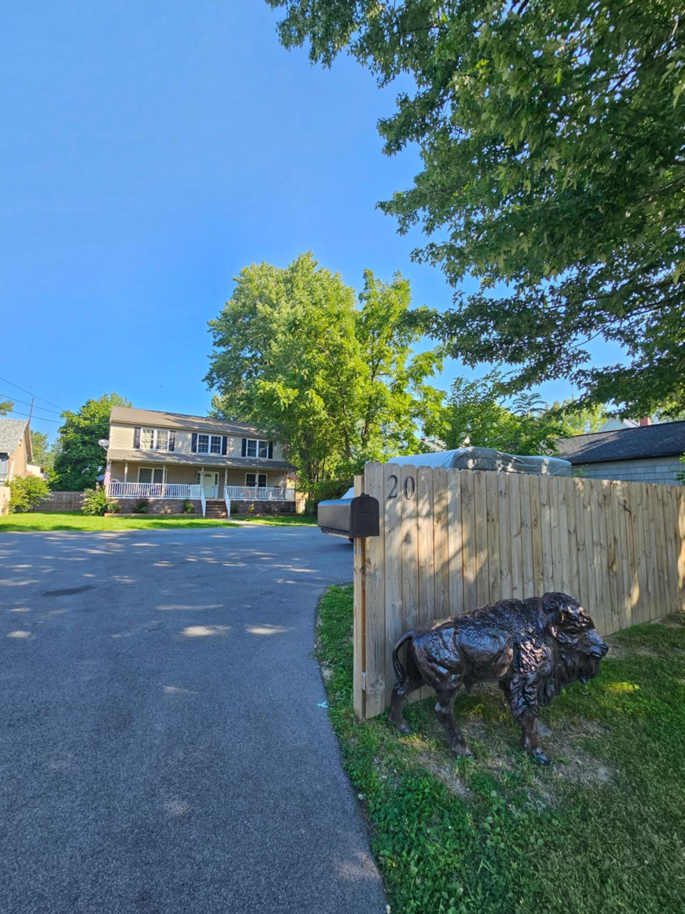 Whole House - HUGE, Modern & New Niagara Shoreline Home Rental view 5