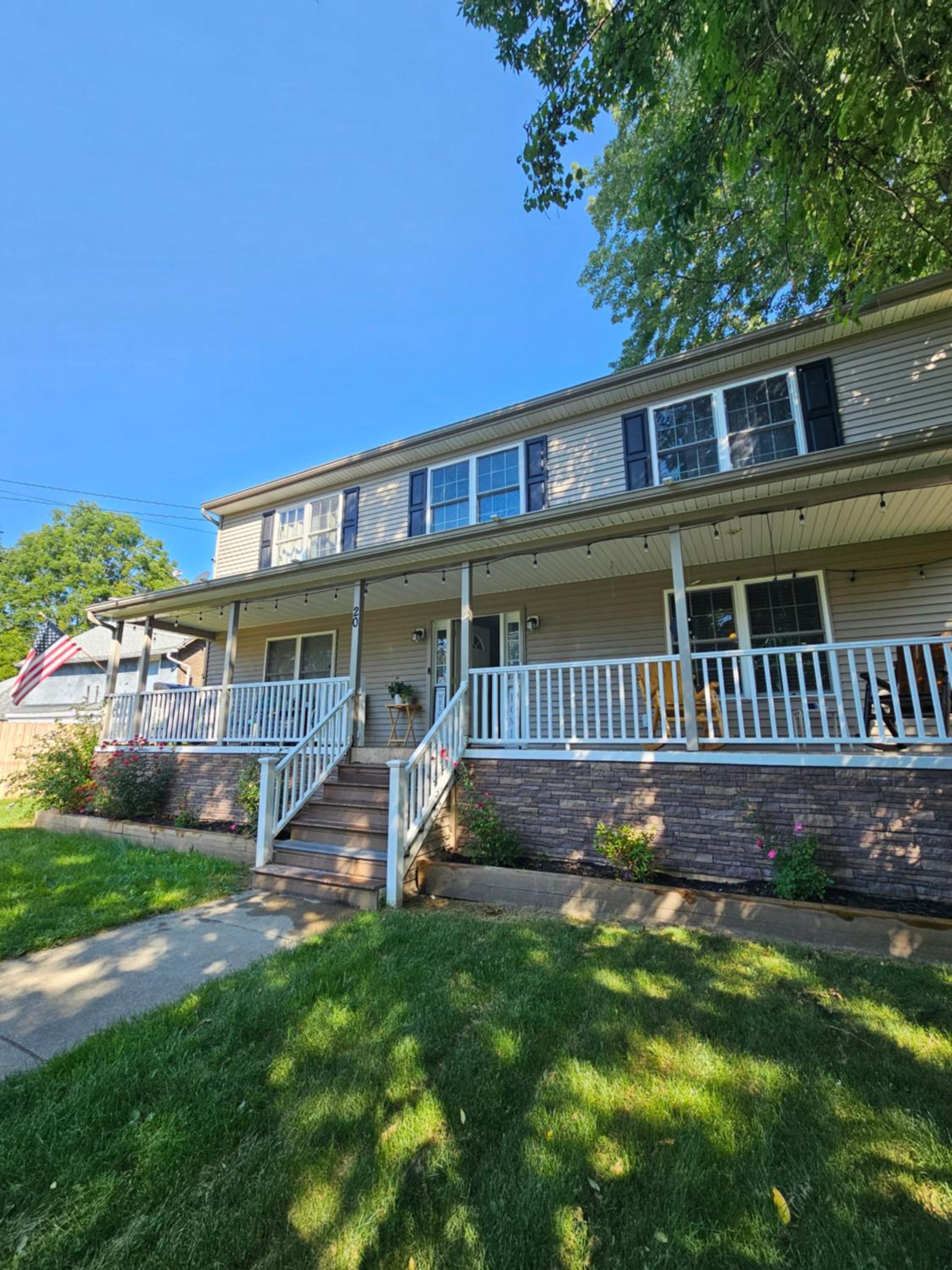 Whole House - HUGE, Modern & New Niagara Shoreline Home Rental view 4