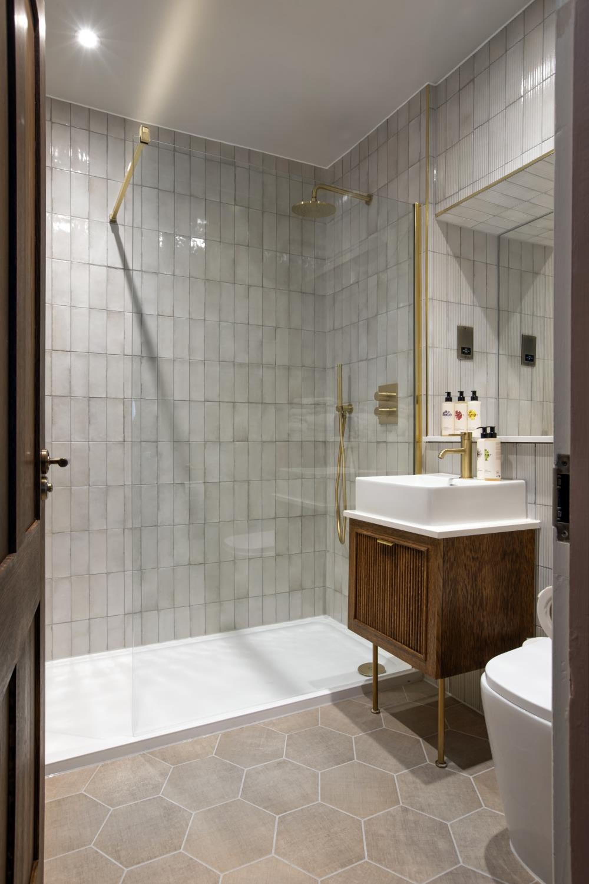 Guildford Vacations - Worplesdon Place Hotel - Property Image 3