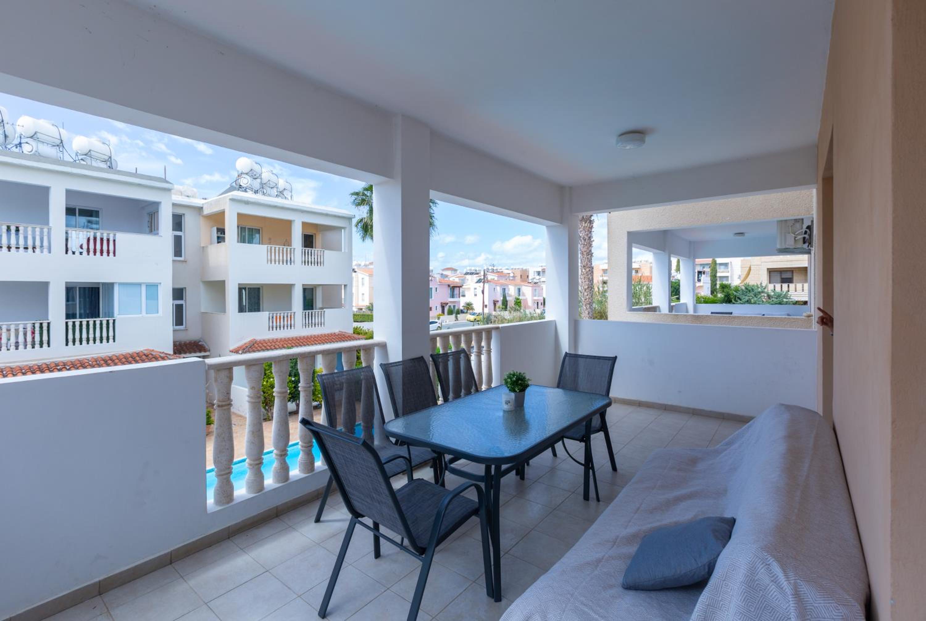 Beautiful 2 bed apartment in Paphos Cyprus