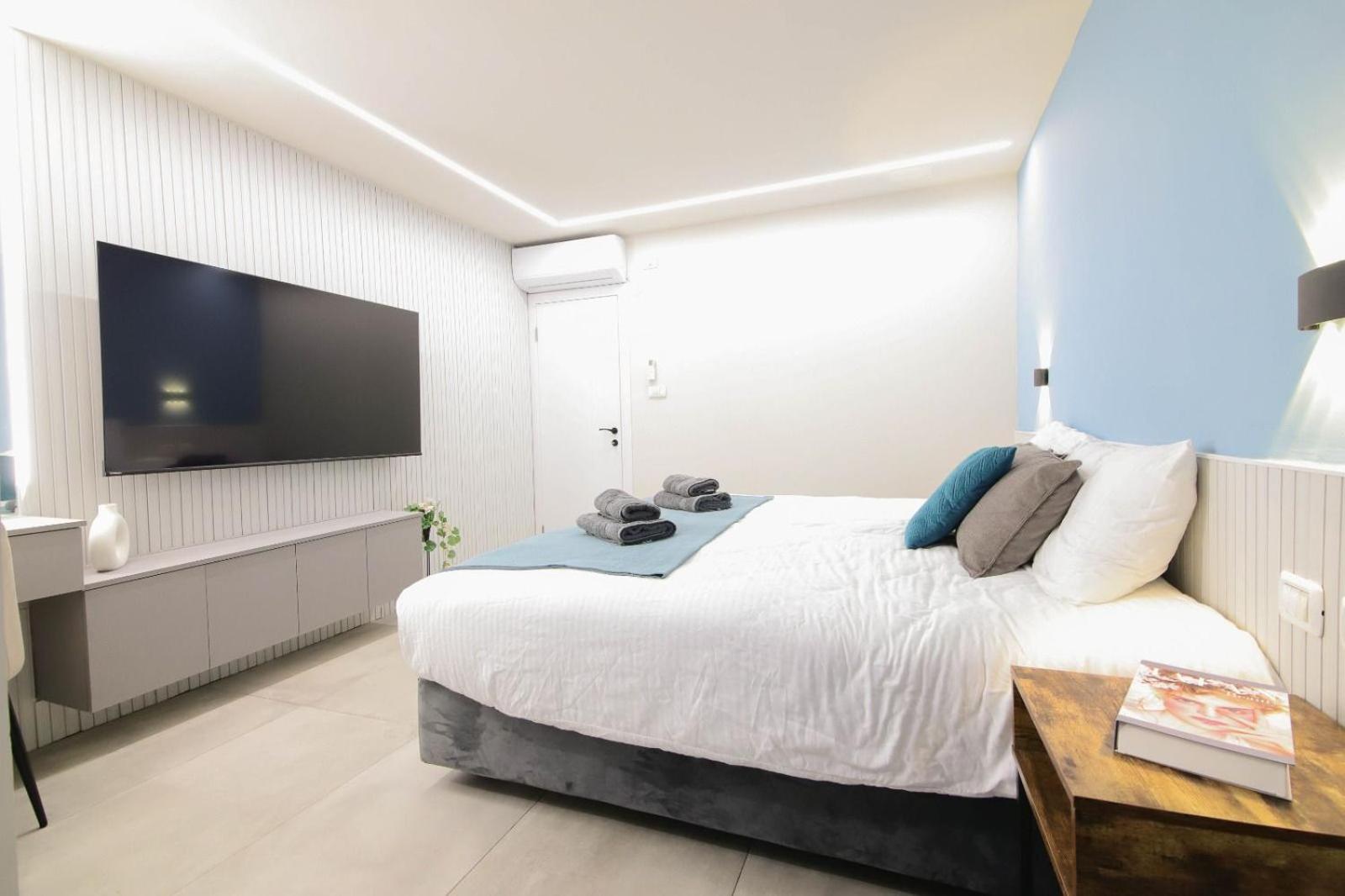 Mamilla Brilliant Emerald 1 view 5