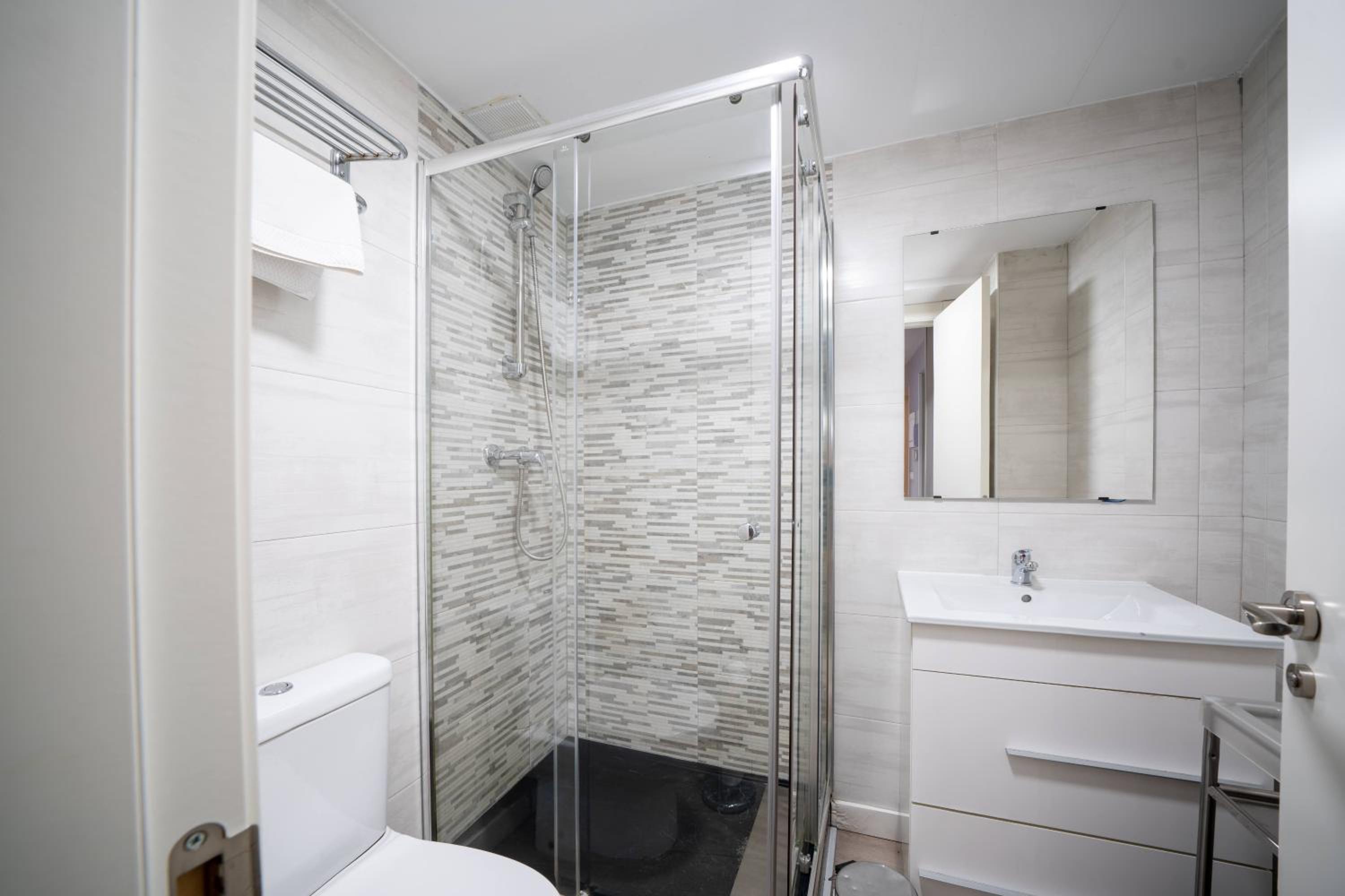 Apartamentos GO - Leopoldo Cano Center