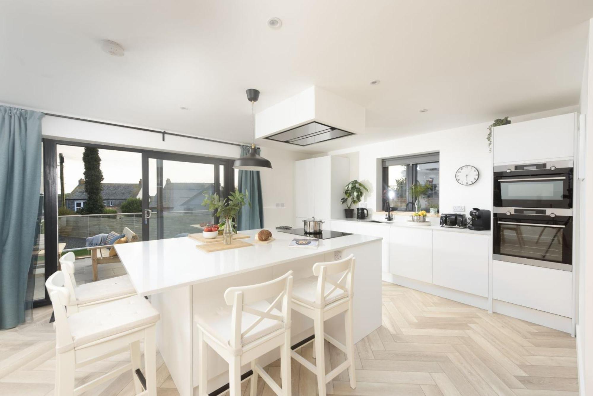 Atlantic Point, Porthleven - Free WiFi & Parking - Coffee Machine - Close to Harbour & Town view 3