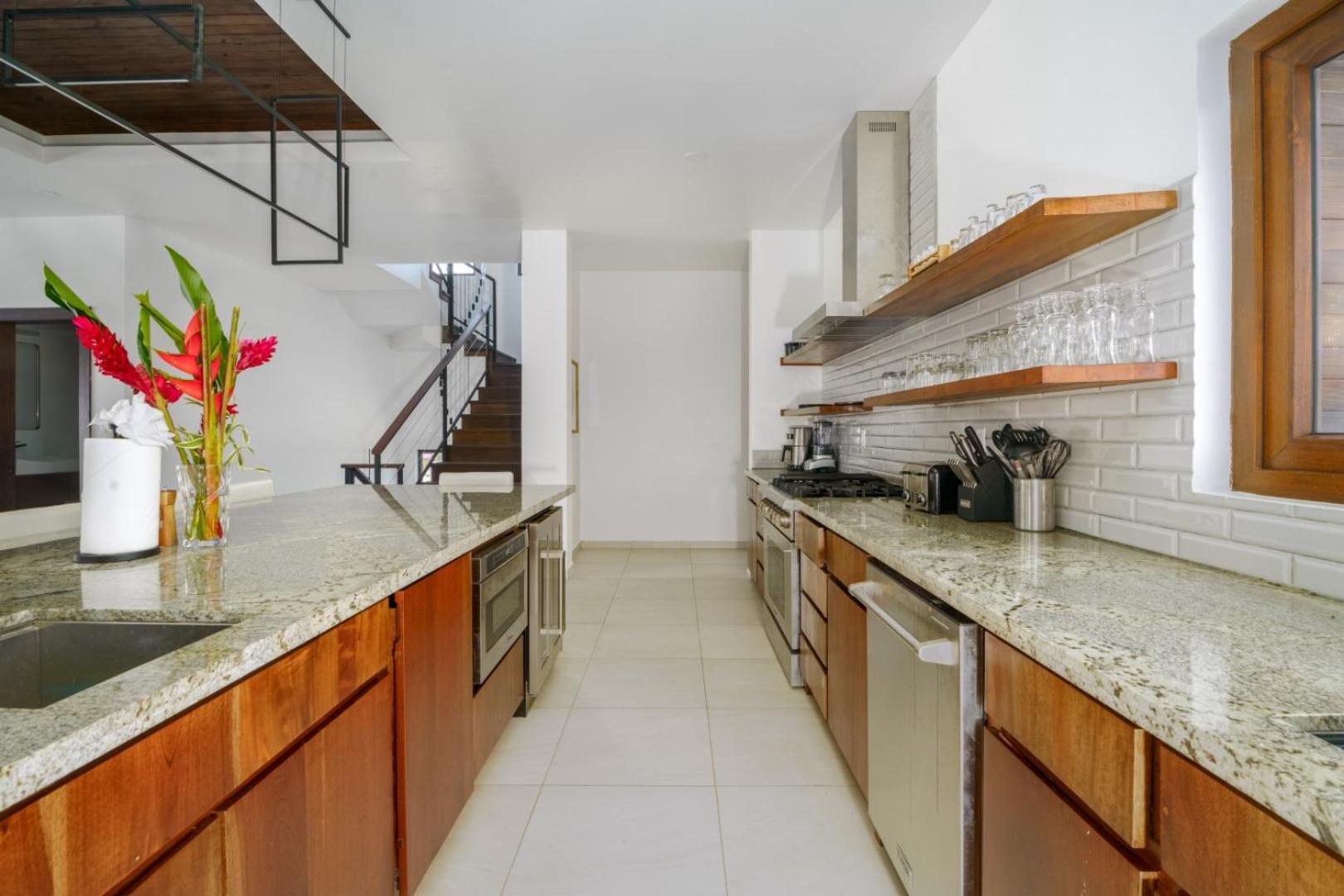 Island Breeze Villa - 5 Bedroom Private Island Villa w Pool