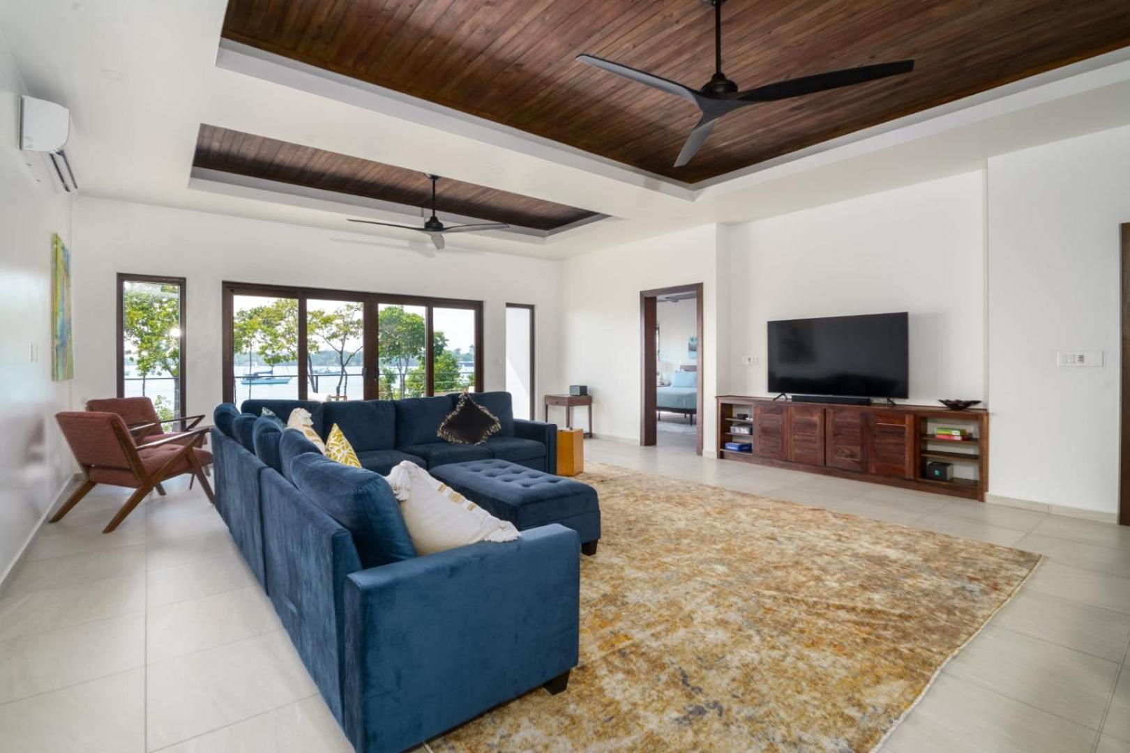Island Breeze Villa - 5 Bedroom Private Island Villa w Pool