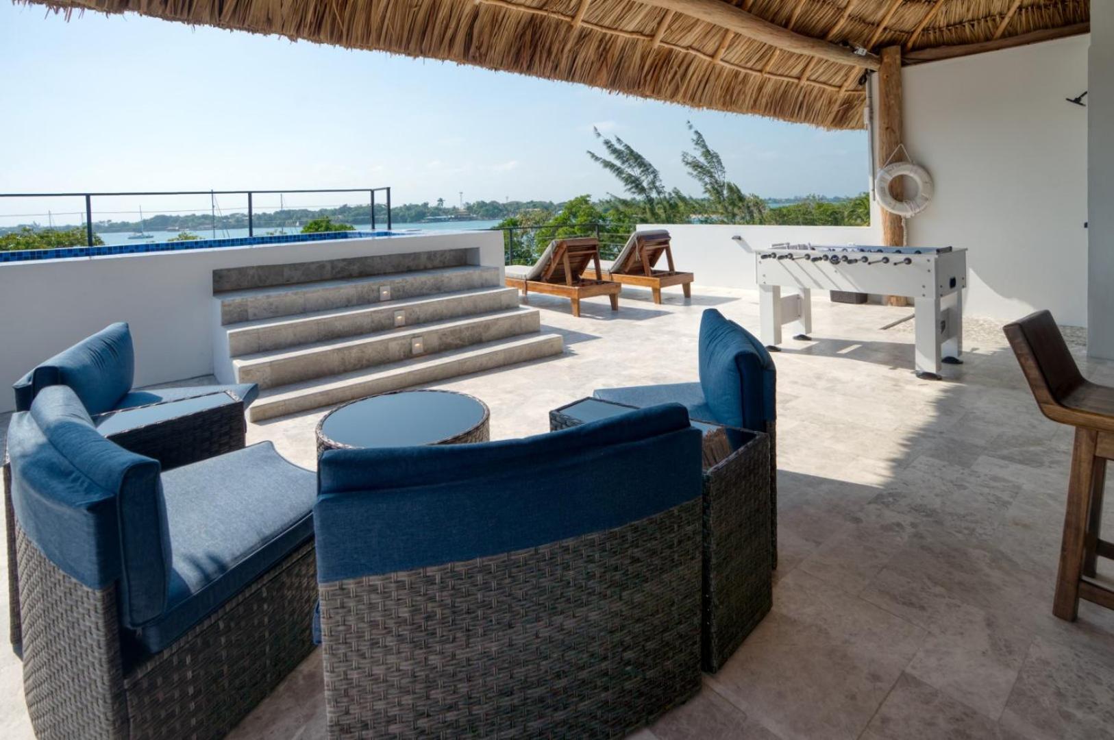 Island Breeze Villa - 5 Bedroom Private Island Villa w Pool