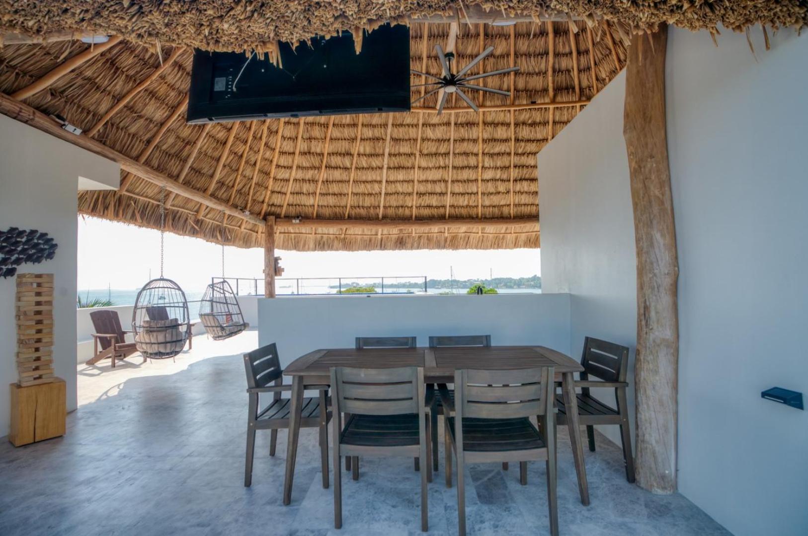 Island Breeze Villa - 5 Bedroom Private Island Villa w Pool
