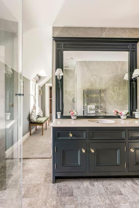 Fivestar Luxurious Home - Westport Quay