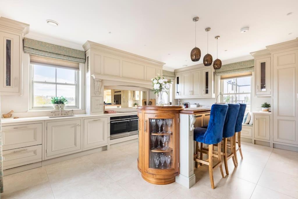 Fivestar Luxurious Home - Westport Quay