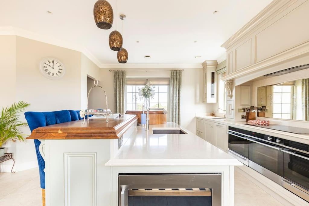 Fivestar Luxurious Home - Westport Quay